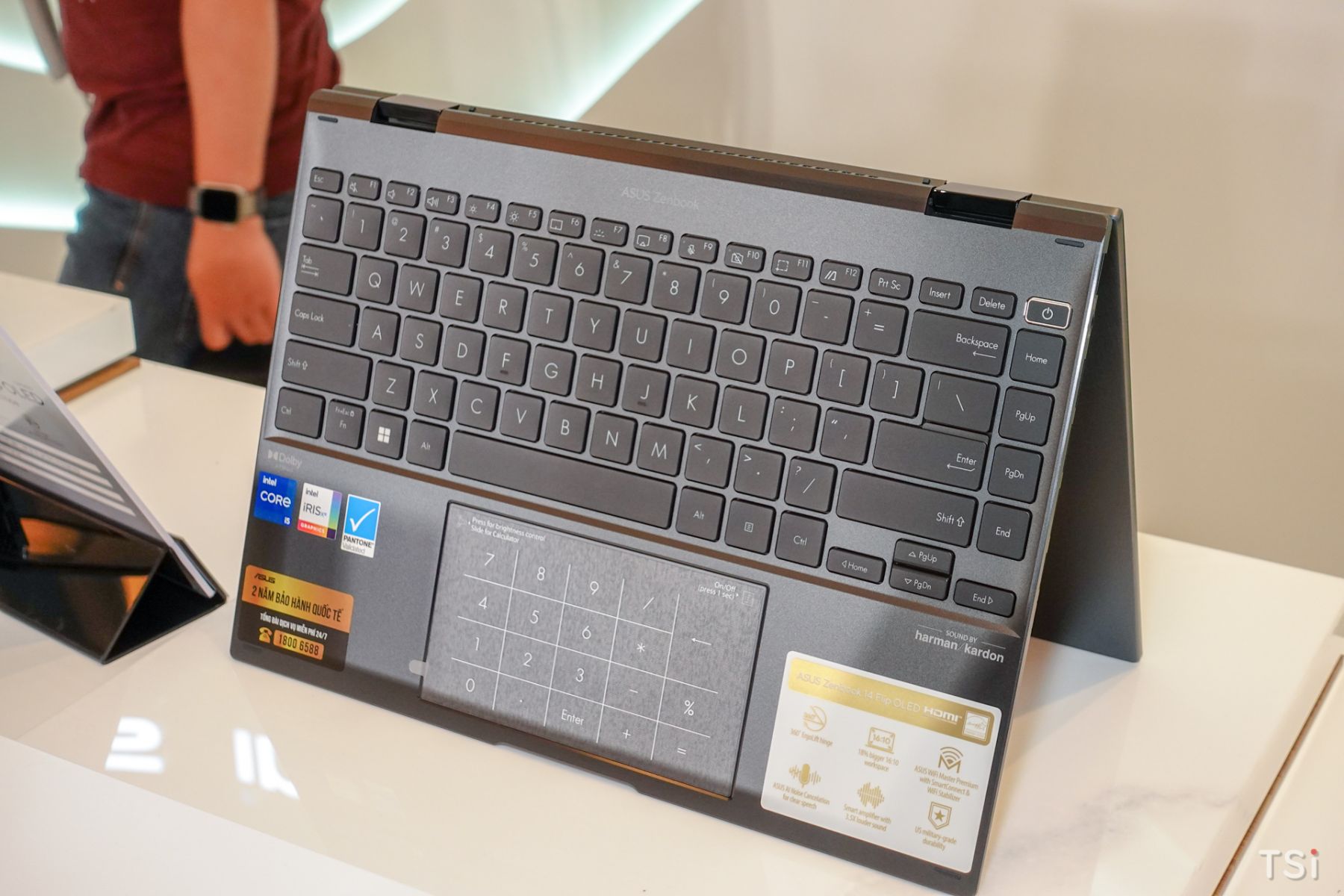 ASUS giới thiệu dòng sản phẩm Zenbook OLED 2022