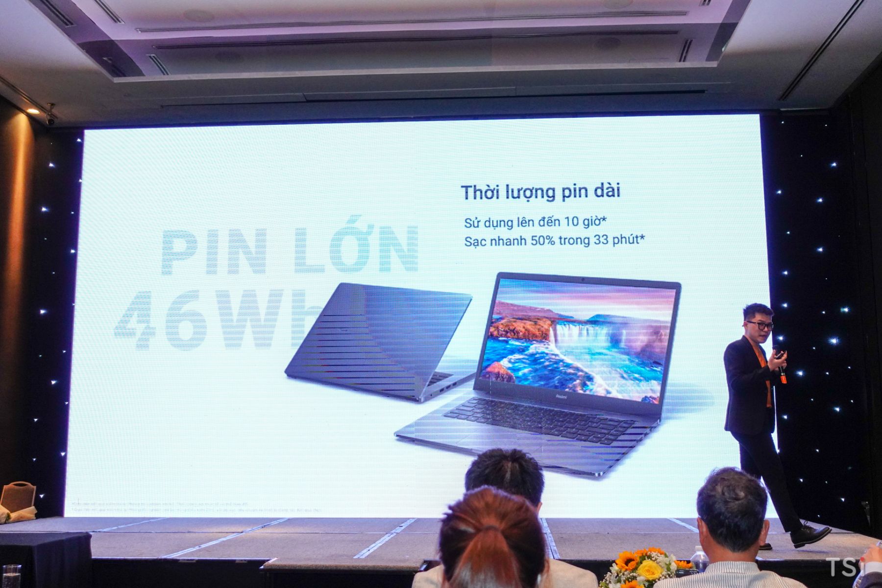 Xiaomi ra mắt TV thông minh 4K cùng laptop RedmiBook 15