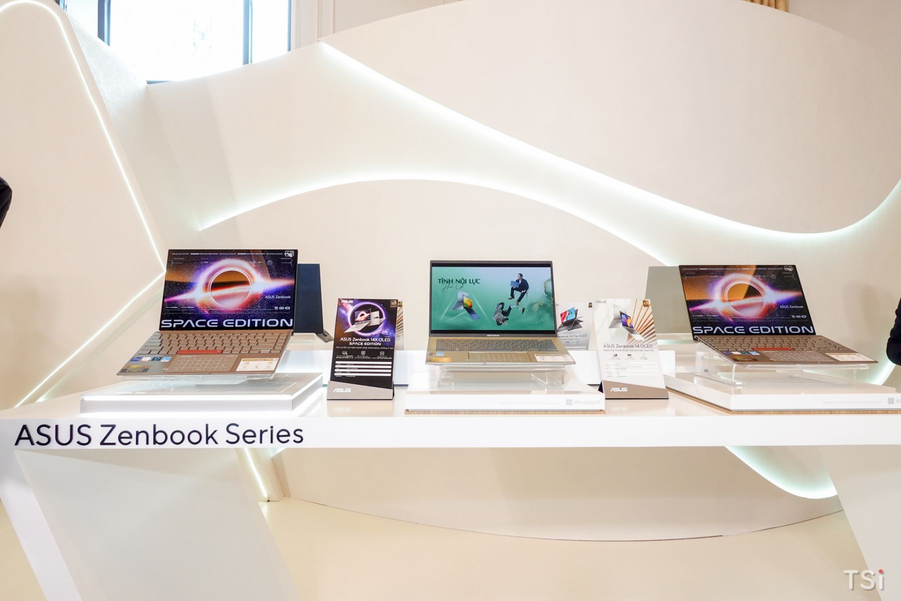 ASUS giới thiệu dòng sản phẩm Zenbook OLED 2022