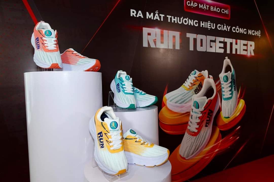 Ra mắt giày công nghệ RUN Together cho người yêu chạy bộ