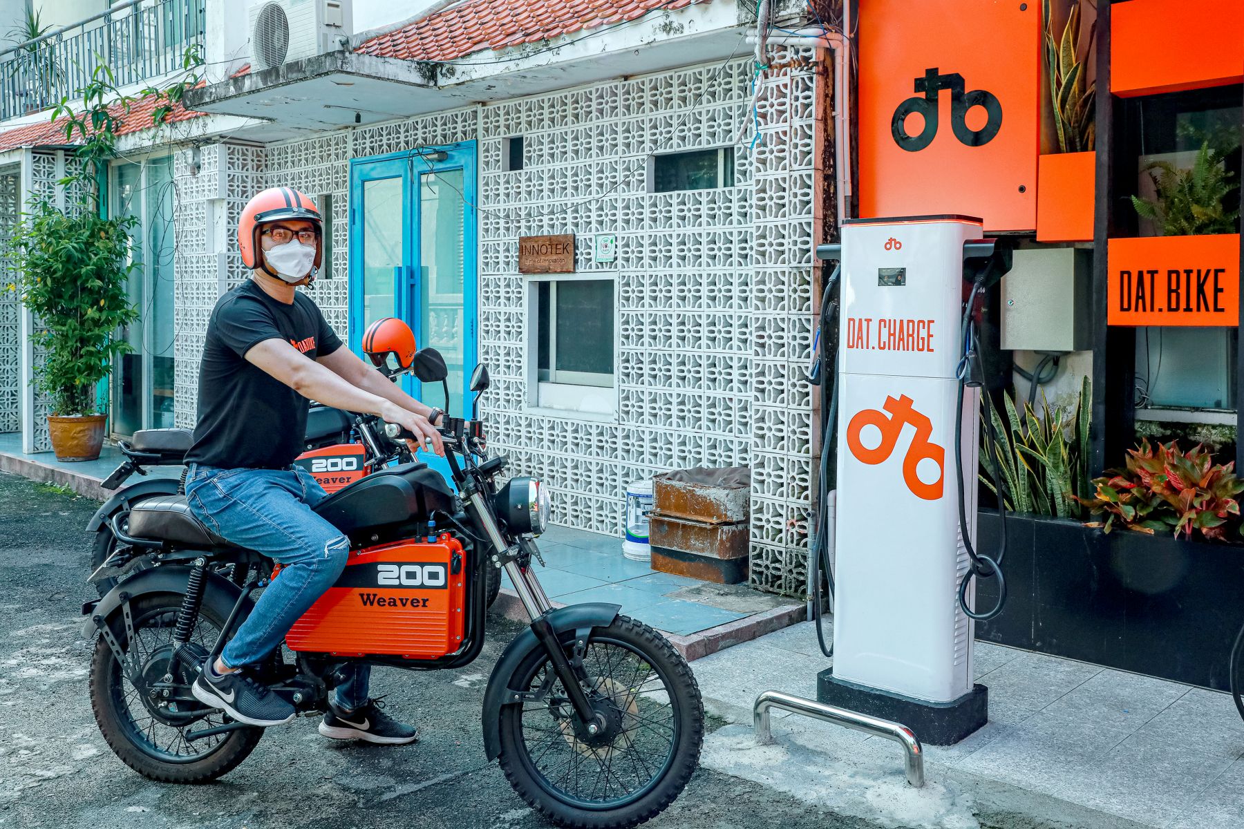 Dat Bike ra mắt Dat Charge: trạm sạc xe máy điện 20 phút sạc 100 km