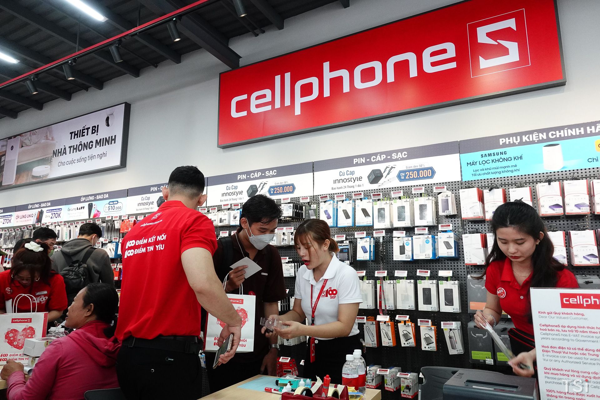 CellphoneS chính thức cán mốc 100 cửa hàng trên toàn quốc