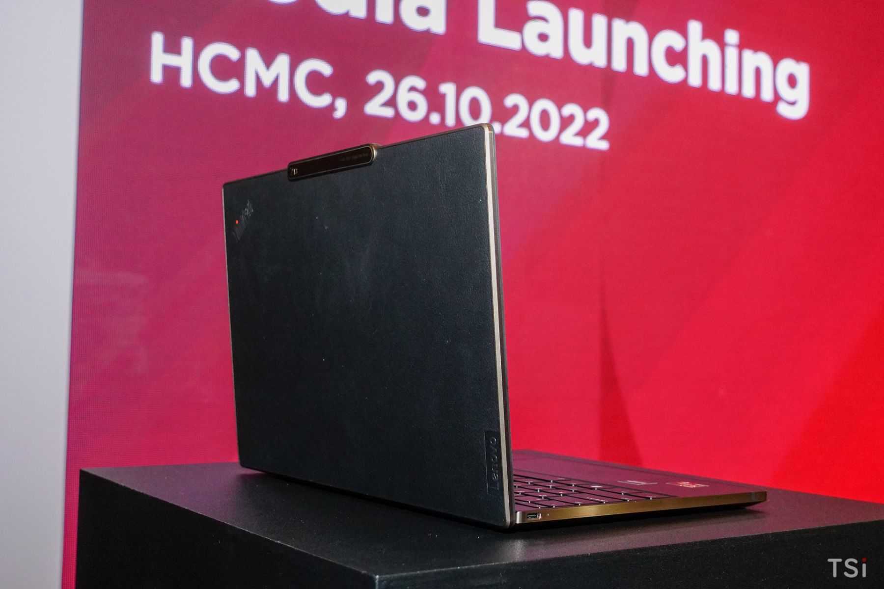 Lenovo ThinkPad Z Series: thiết kế đột phá và dùng vật liệu tái chế