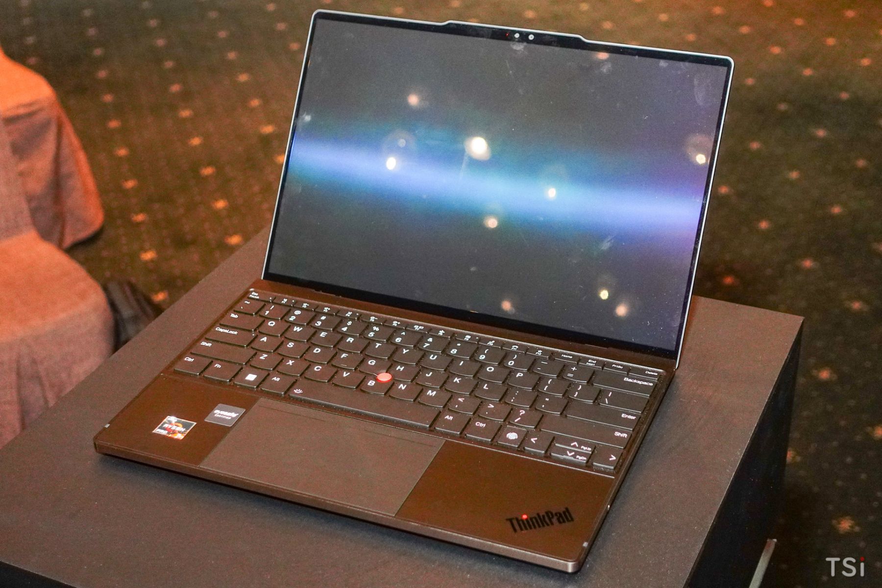 Lenovo ThinkPad Z Series: thiết kế đột phá và dùng vật liệu tái chế