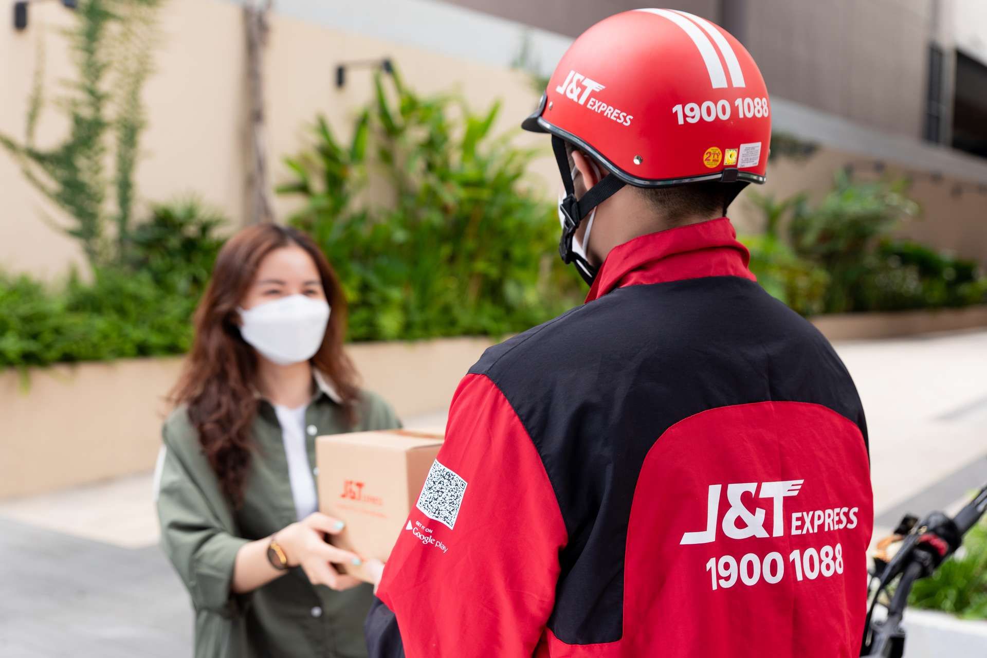 J&T Express hỗ trợ đối tác 'tăng tốc' về đích 2 tháng cuối năm