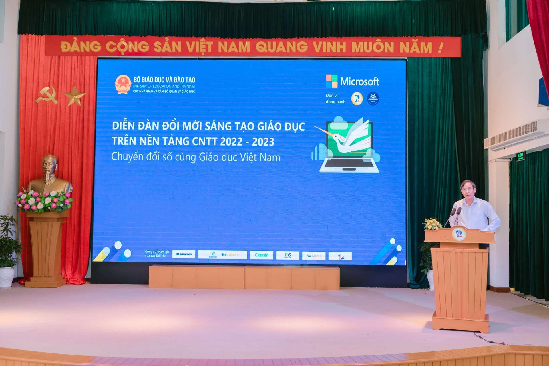 Microsoft đồng hành cùng bộ Giáo Dục & Đào Tạo phát động diễn đàn “đổi mới sáng tạo giáo dục Việt Nam 2022 - 2023”