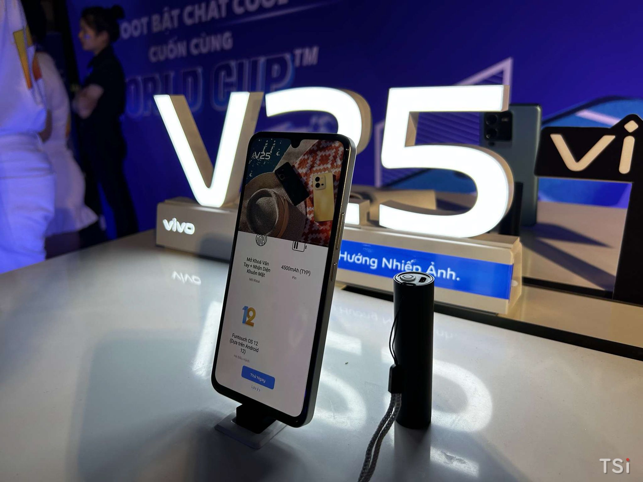 Vivo tổ chức sự kiện xem bóng đá “Shoot Bật Chất Cool - Cuốn Cùng World Cup" kết nối hàng ngàn người yêu công nghệ và fan hâm mộ bóng đá