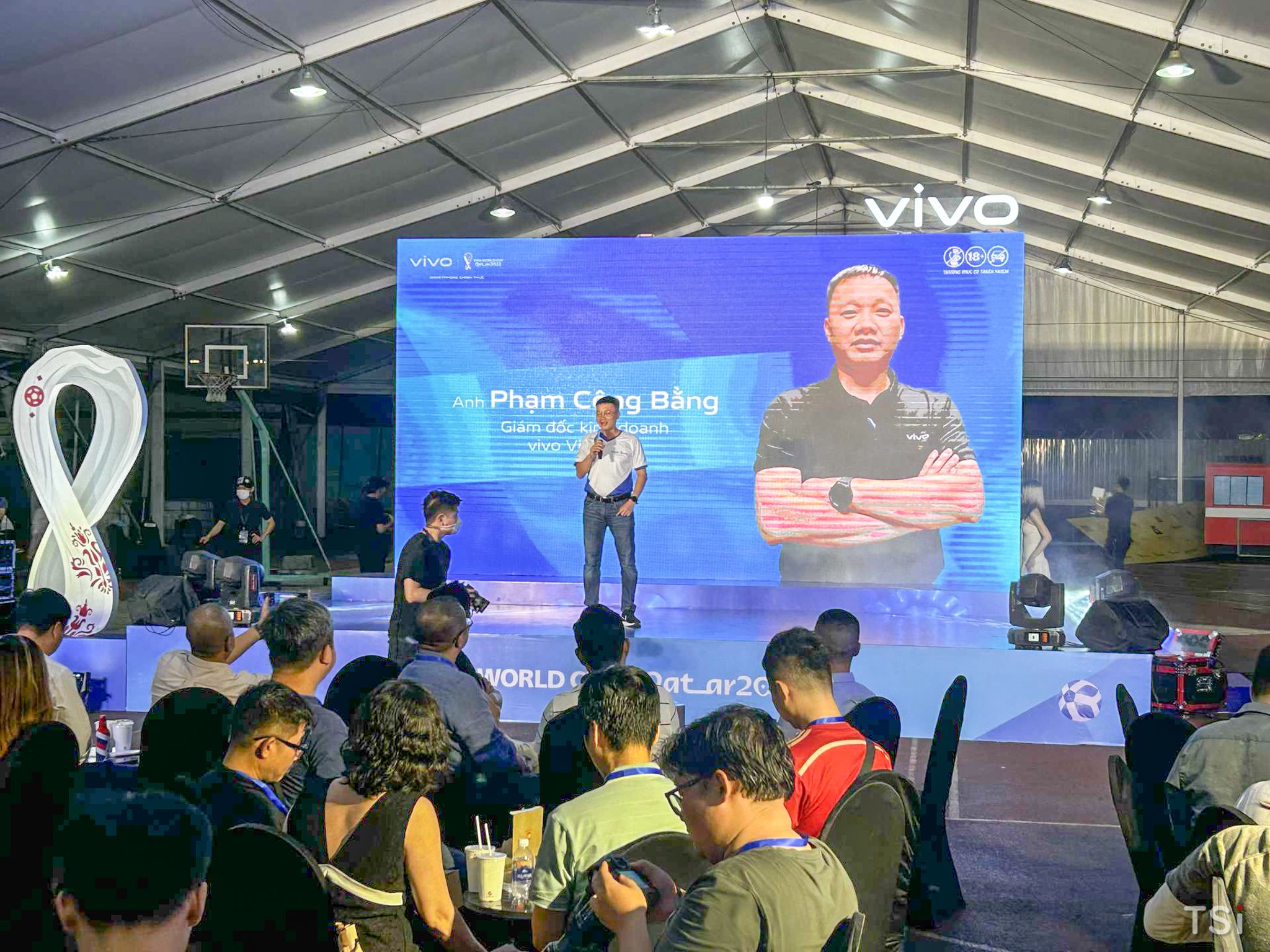 Vivo tổ chức sự kiện xem bóng đá “Shoot Bật Chất Cool - Cuốn Cùng World Cup" kết nối hàng ngàn người yêu công nghệ và fan hâm mộ bóng đá