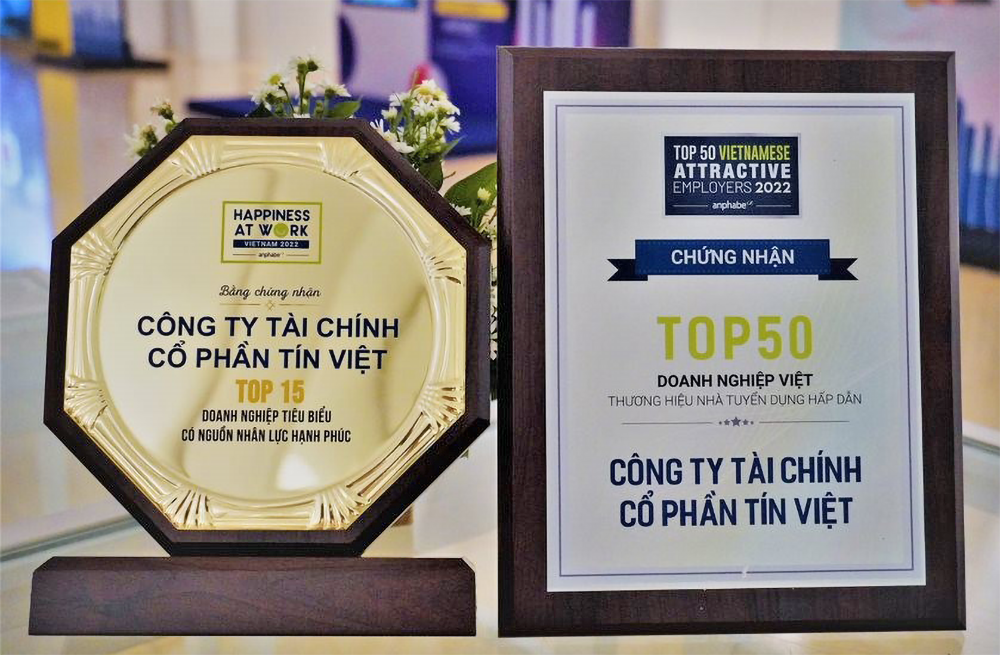 VietCredit đón nhận 'cú đúp' giải thưởng tại lễ vinh danh top 100 nơi làm việc tốt nhất Việt Nam 2022