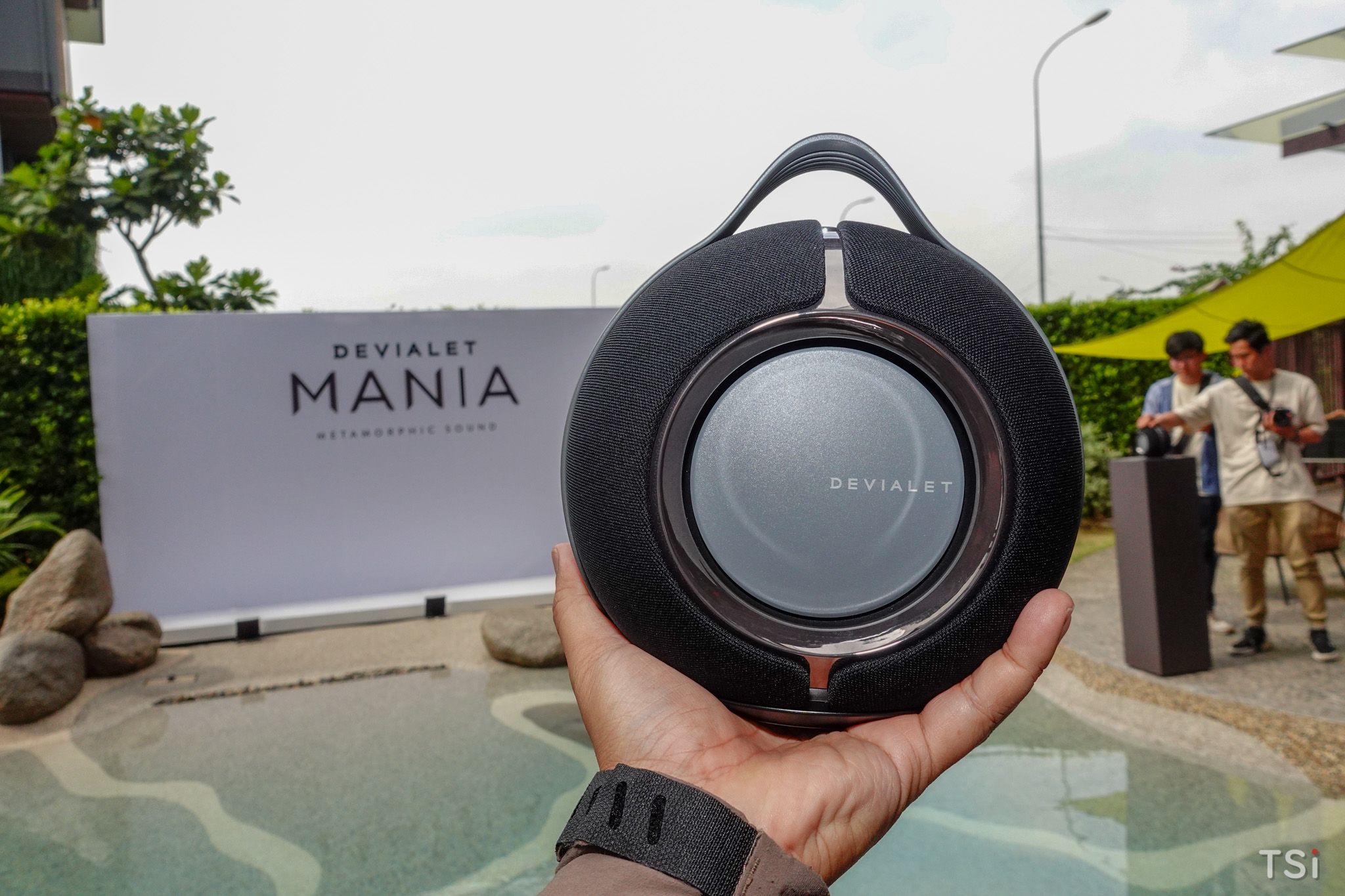 Ra mắt loa di động Devialet Mania