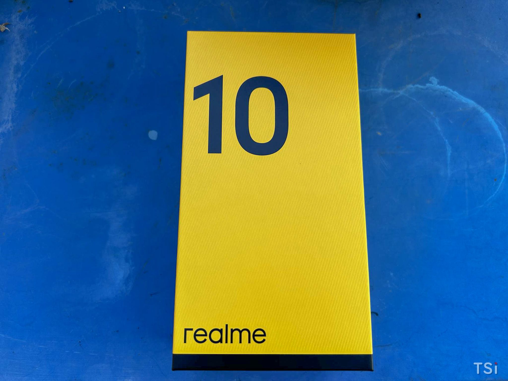 Realme 10: nhẹ, âm thanh lớn, chơi game ổn