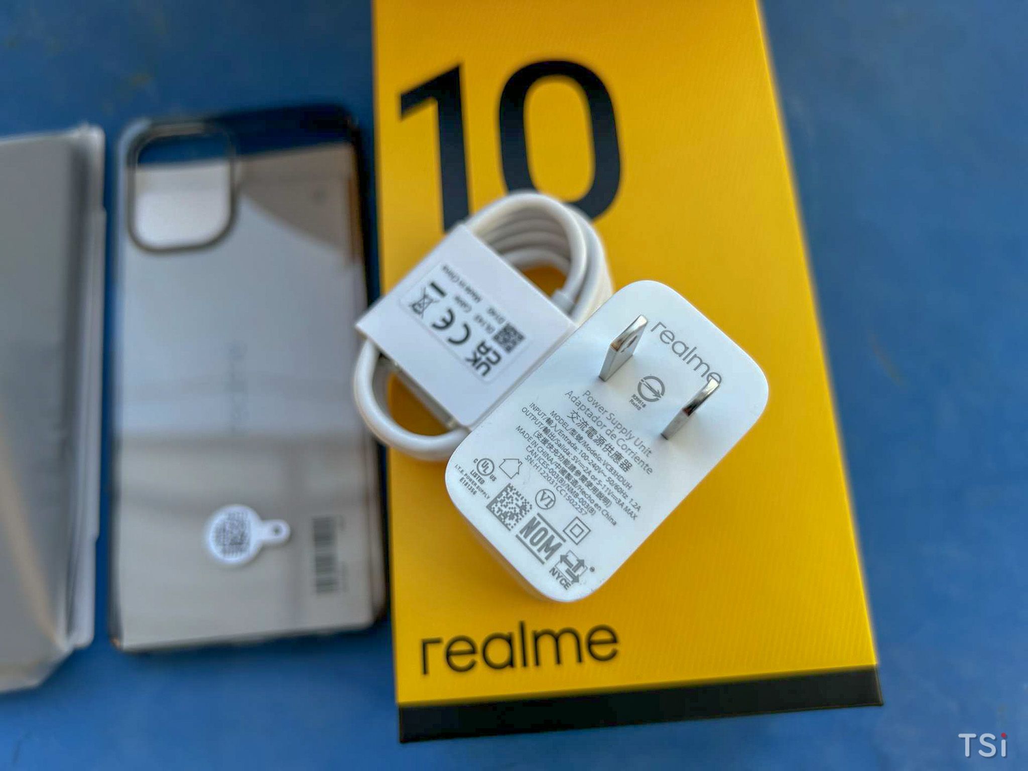 Realme 10: nhẹ, âm thanh lớn, chơi game ổn