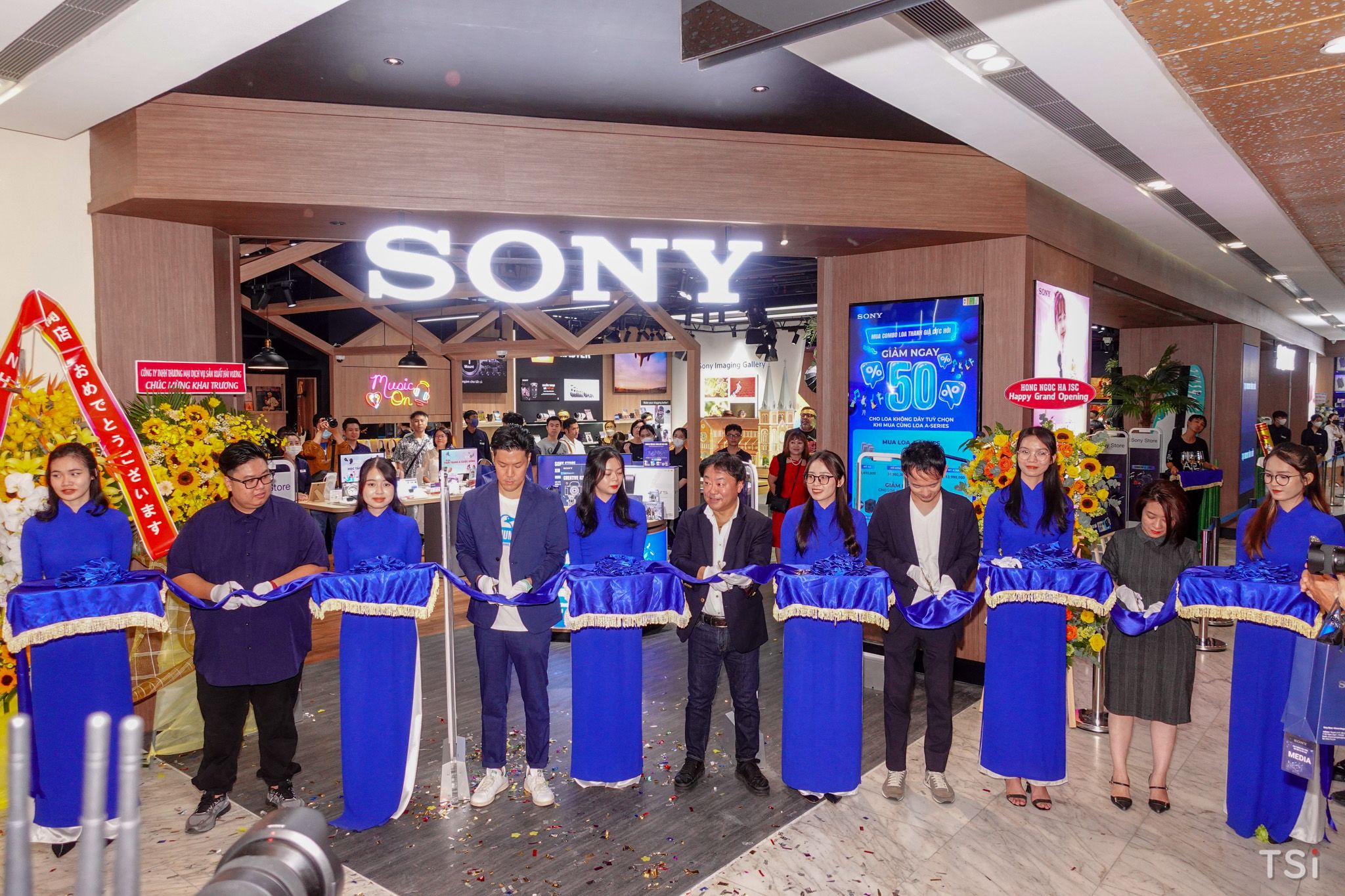 Khai trương Sony Store đầu tiên tại TP.HCM với nhiều quà tặng hấp dẫn