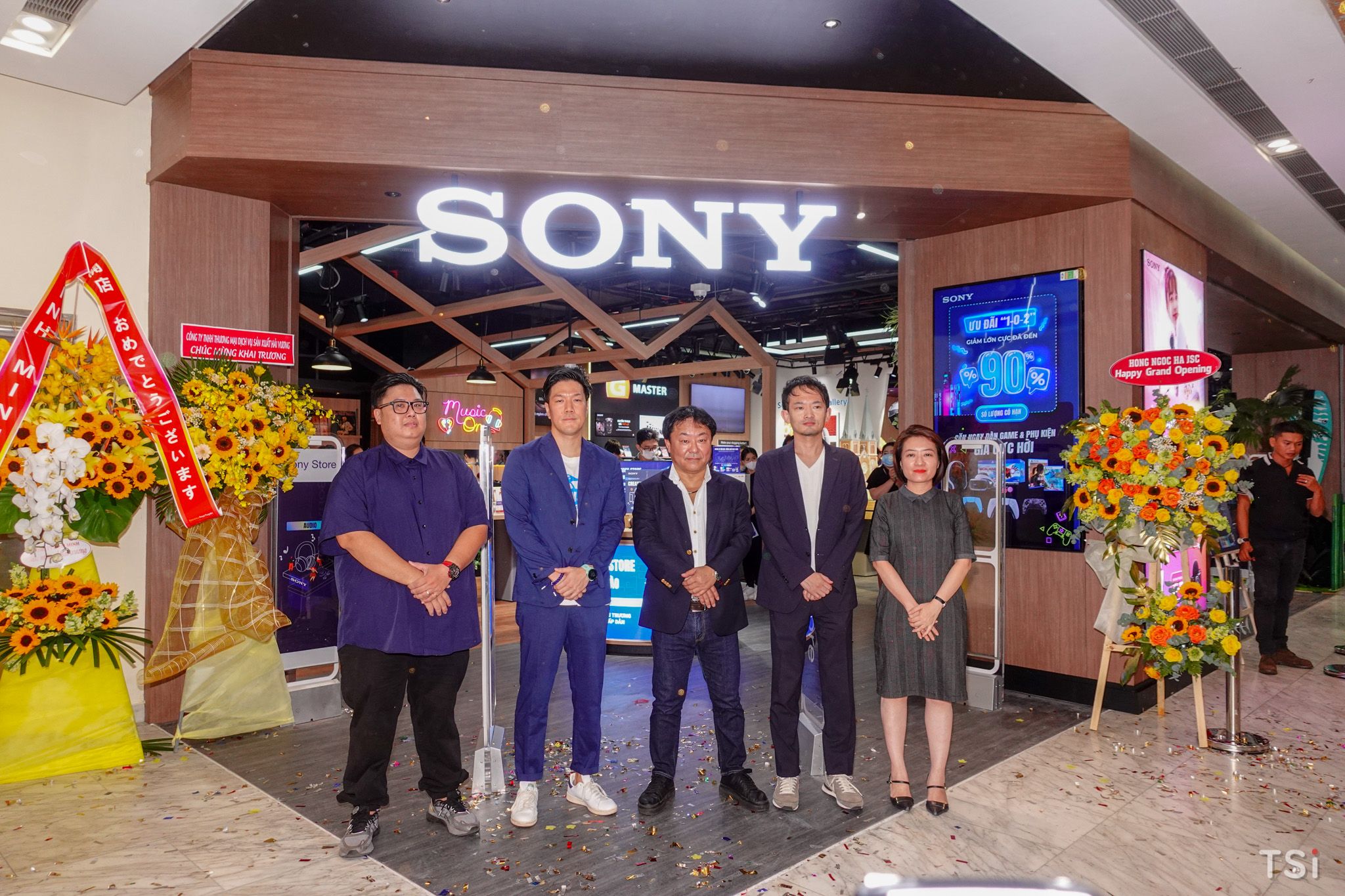 Khai trương Sony Store đầu tiên tại TP.HCM với nhiều quà tặng hấp dẫn