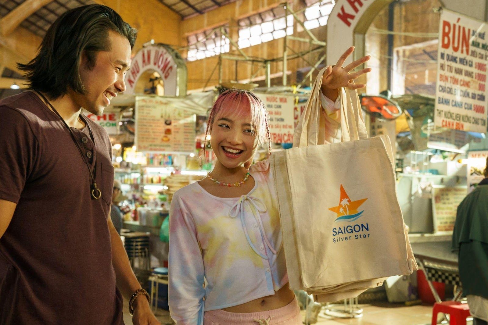 Netflix công bố ngày phát hành A Tourist’s Guide To Love