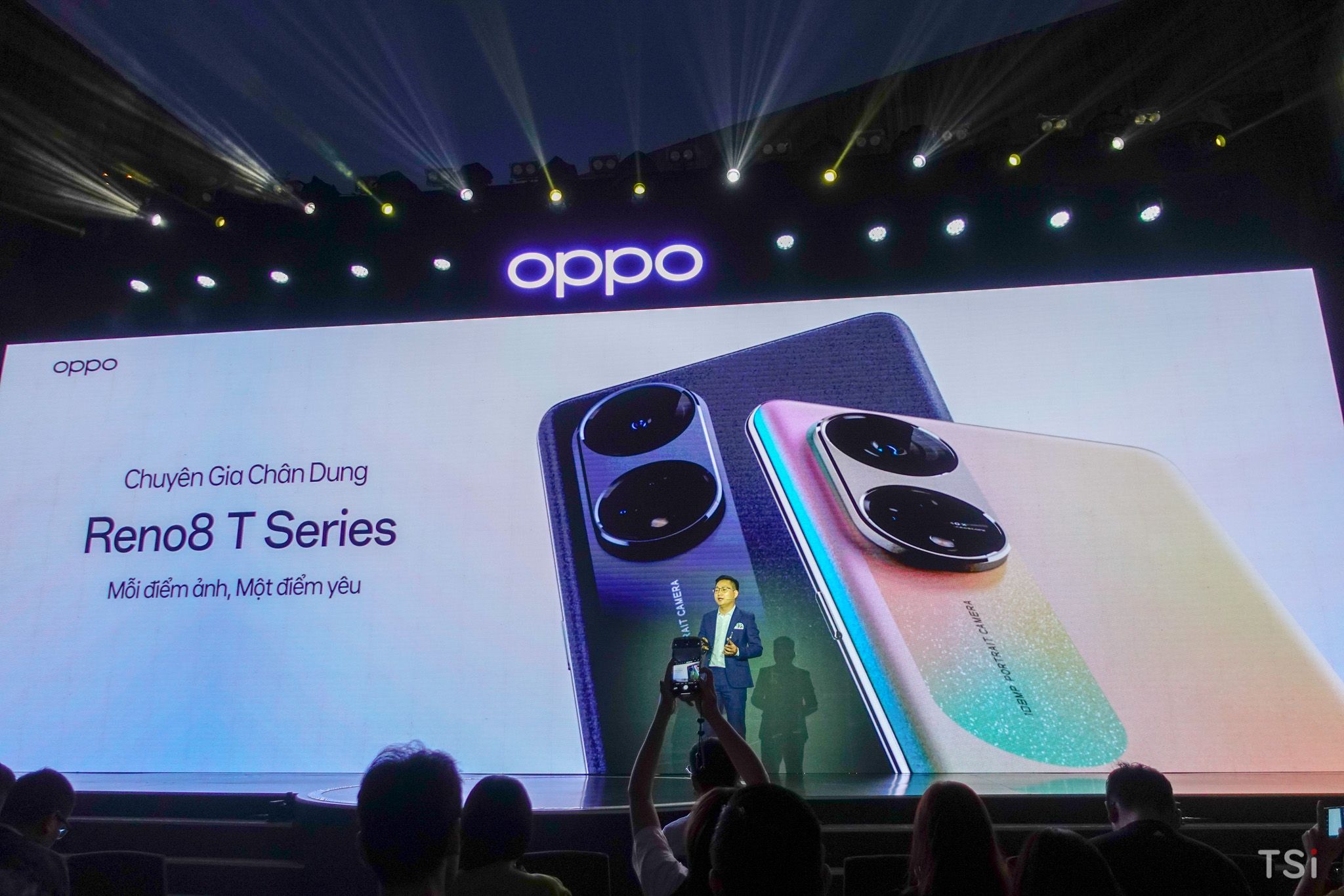 OPPO Reno8 T Series ra mắt cùng tai nghe không dây Enco Air3