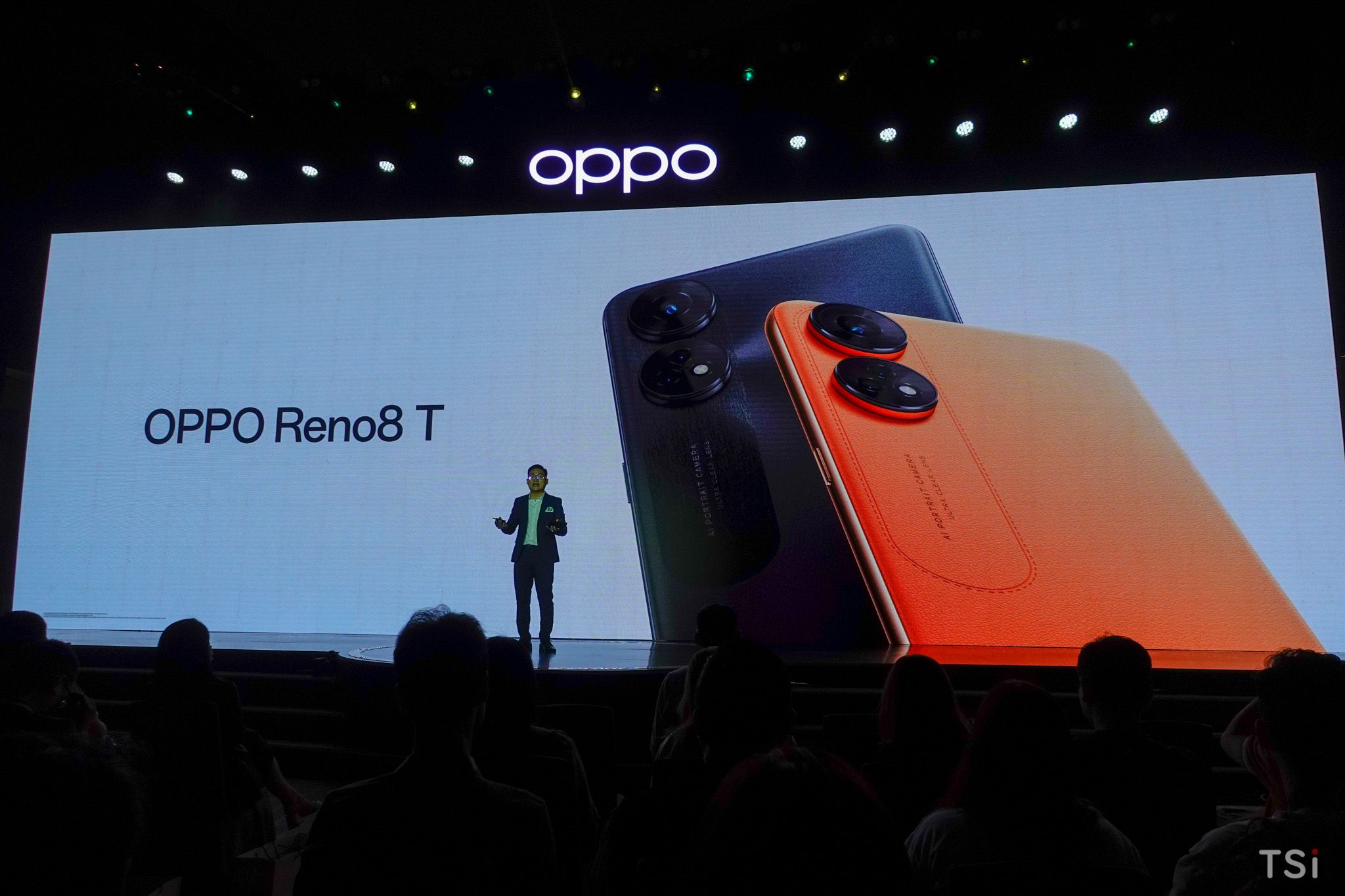 OPPO Reno8 T Series ra mắt cùng tai nghe không dây Enco Air3