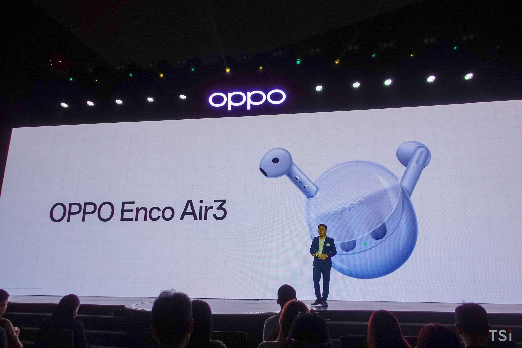 OPPO Reno8 T Series ra mắt cùng tai nghe không dây Enco Air3