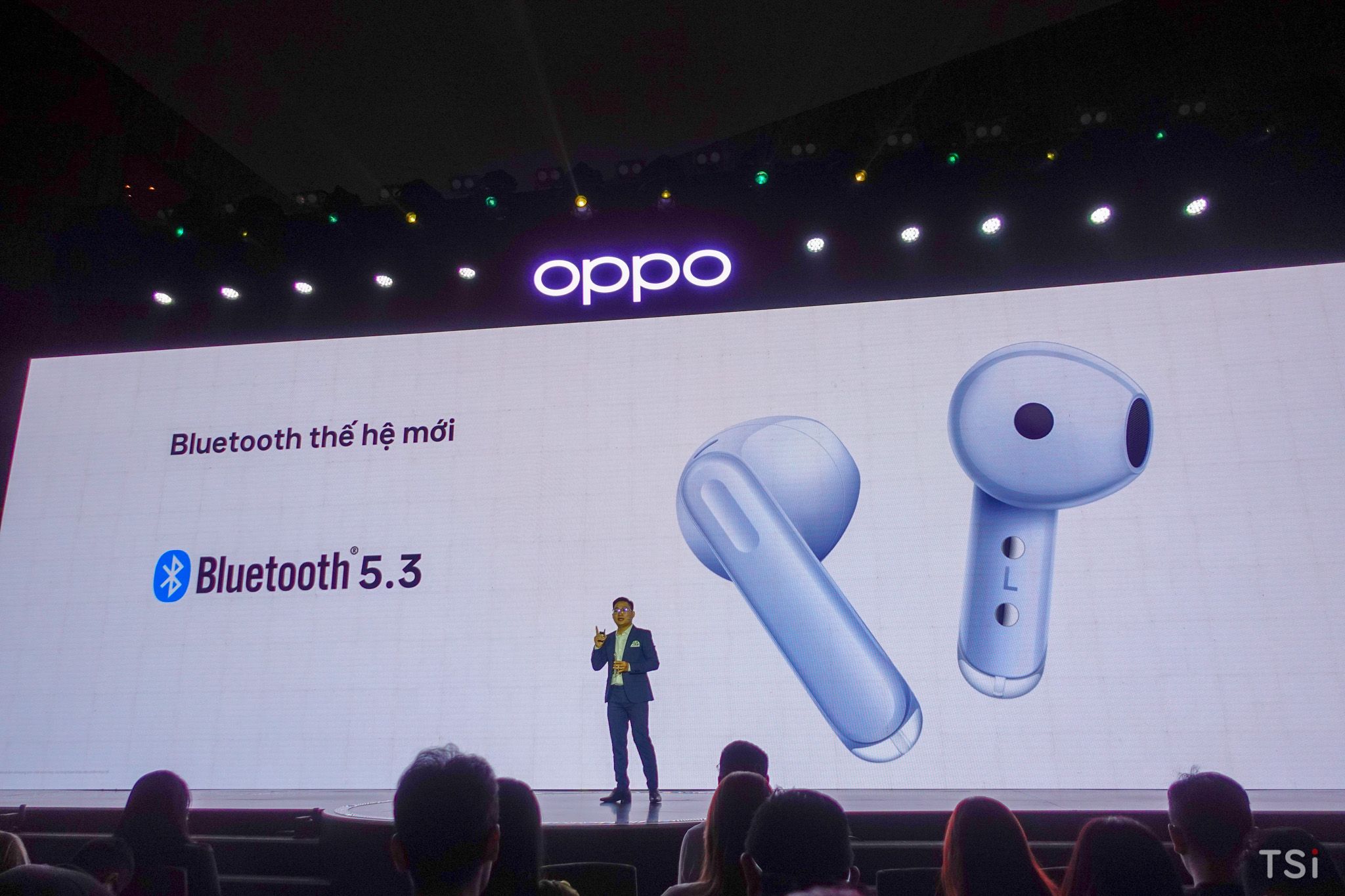 OPPO Reno8 T Series ra mắt cùng tai nghe không dây Enco Air3