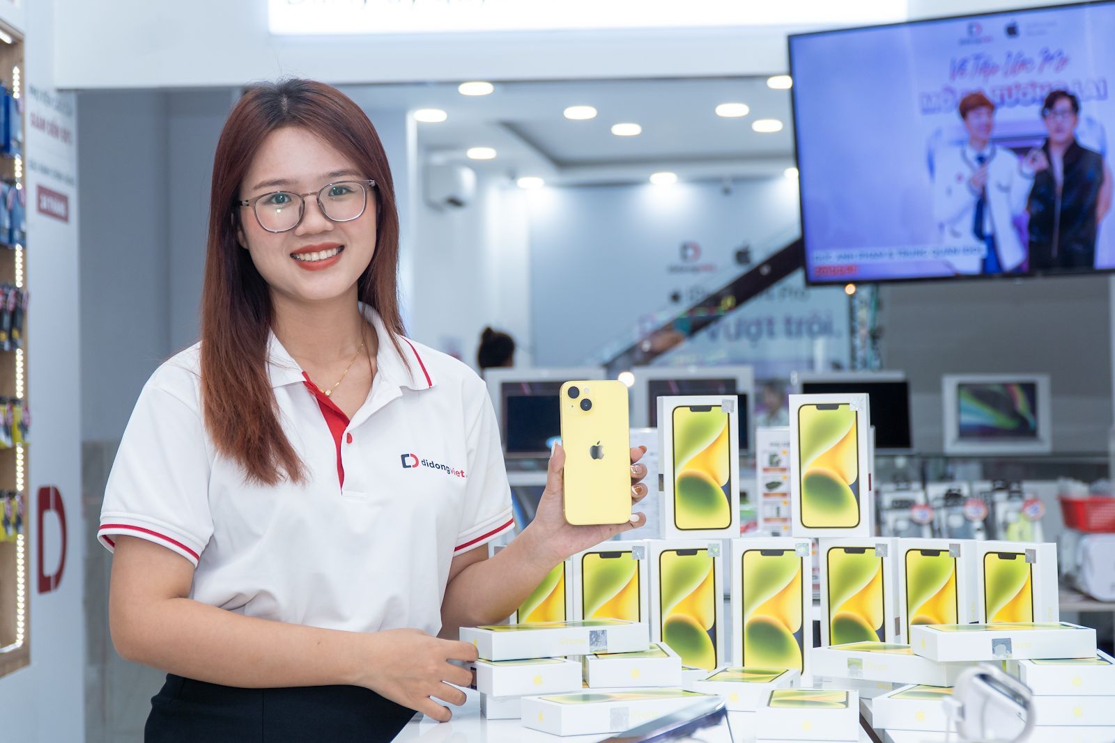 iPhone 14 màu vàng vừa lên kệ đã giảm giá tại Việt Nam, giá cuối chỉ từ 18,69 triệu đồng