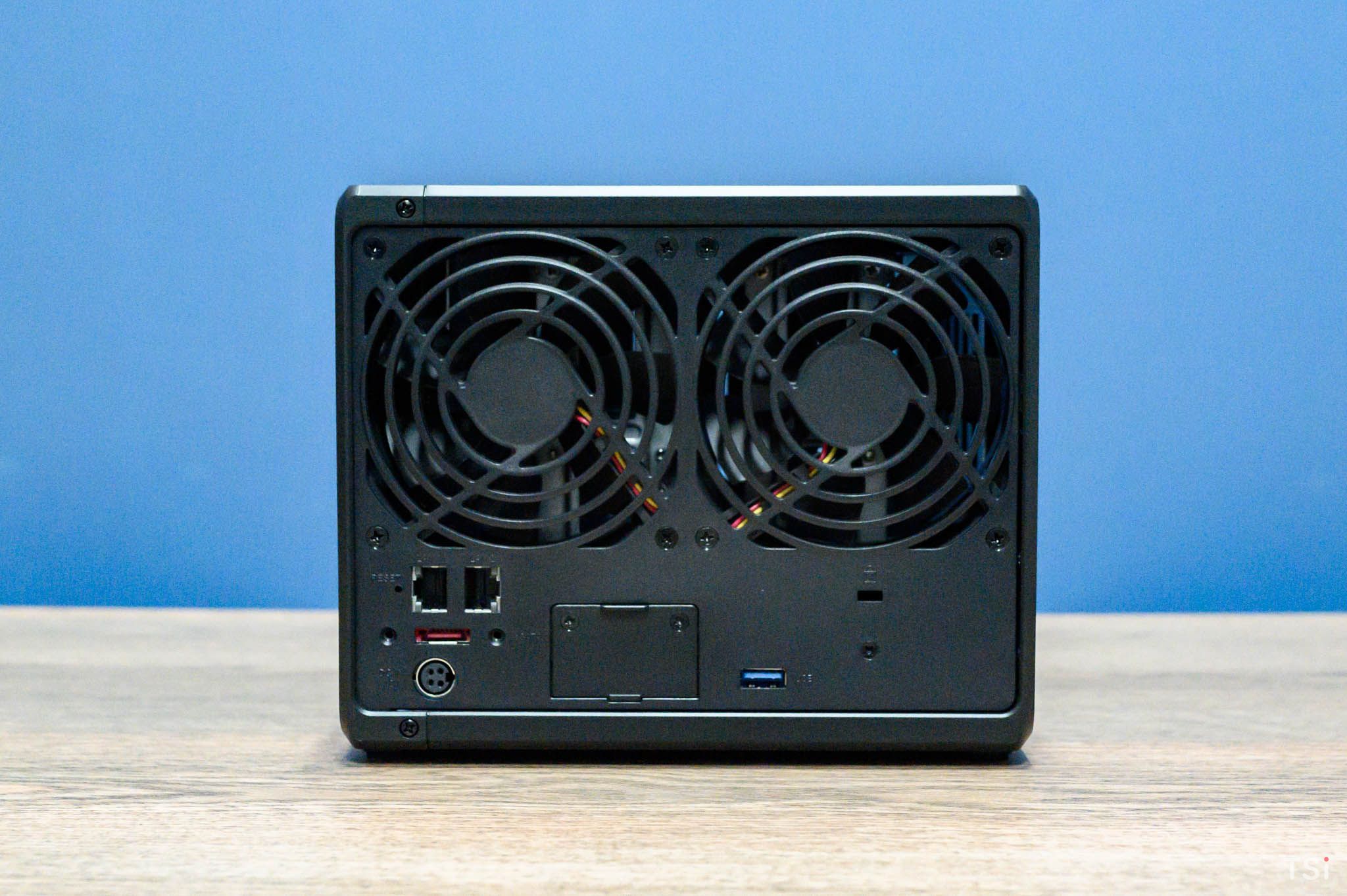 Mở hộp Synology DS923+: ổ NAS 4 khay đáng mua nhất năm 2023