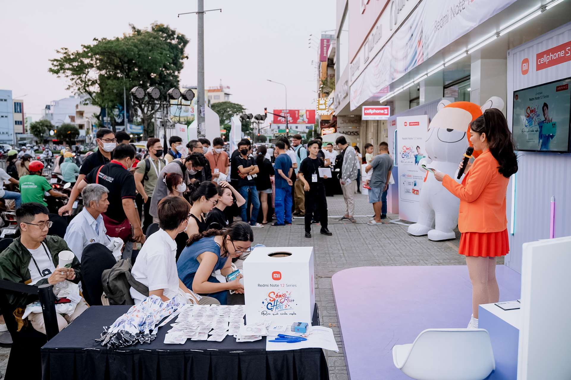 Xiaomi Fan Festival ngập tràn khuyến mại đánh dấu sự kiện Redmi Note 12 Series cháy hàng với hơn 22.000 đơn đặt trước