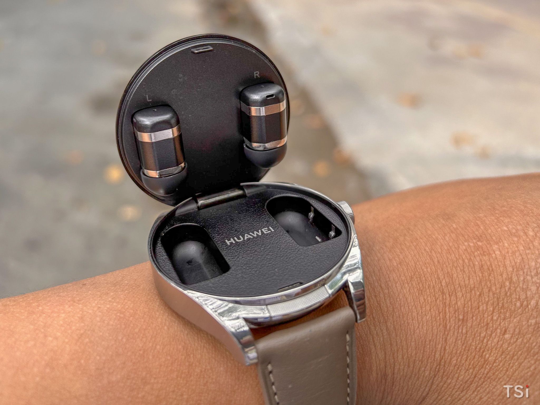 Huawei Watch Buds: lợi thế tai nghe chống ồn ngay trong đồng hồ