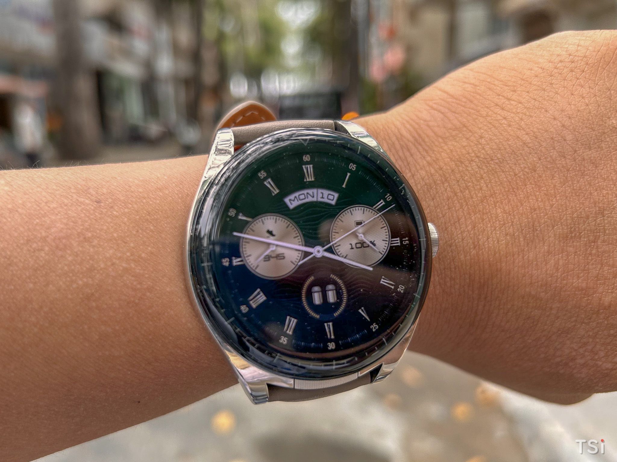 Huawei Watch Buds: lợi thế tai nghe chống ồn ngay trong đồng hồ