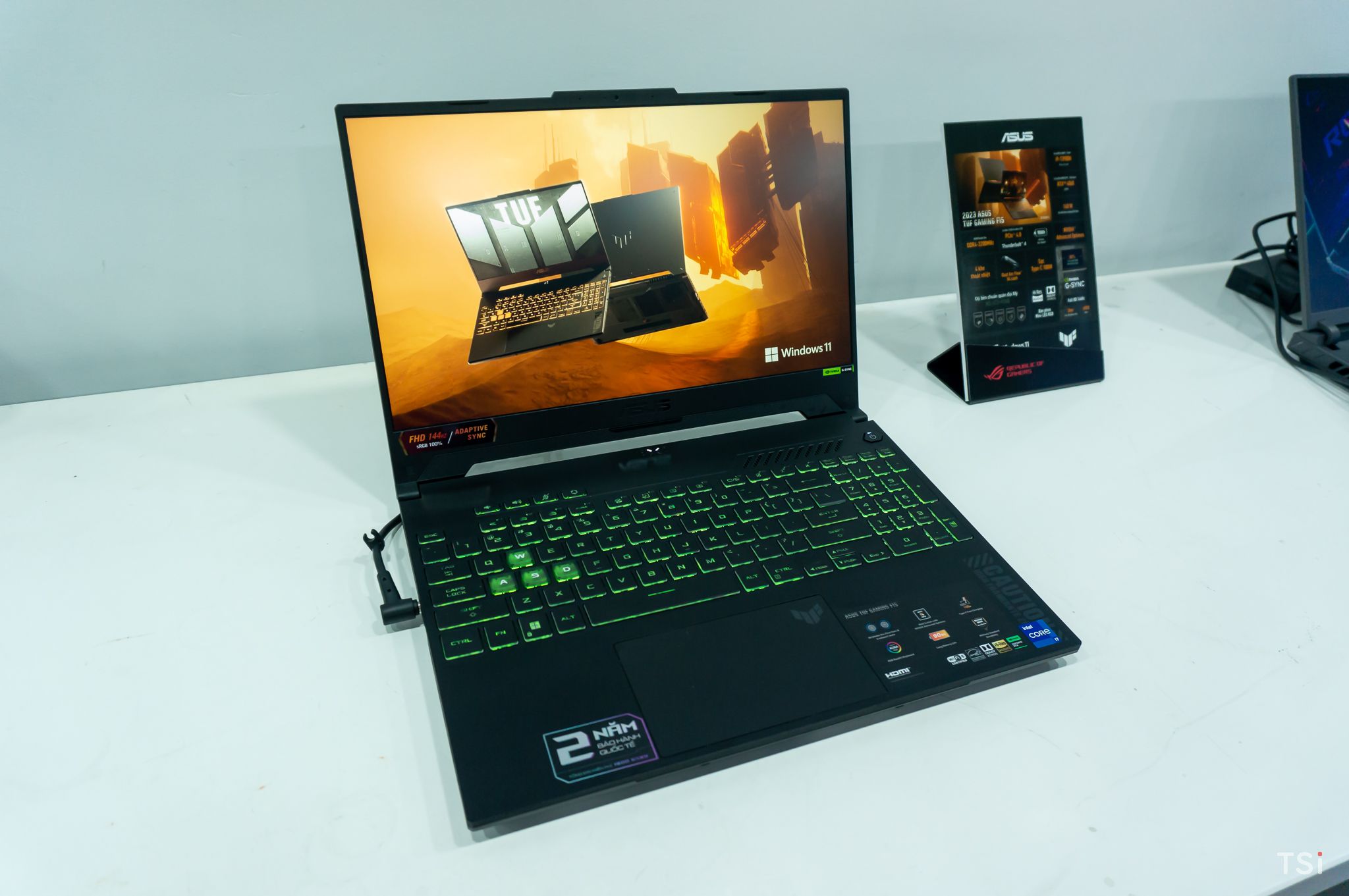 ASUS Republic of Gamers giới thiệu hệ sinh thái toàn diện cho Game thủ