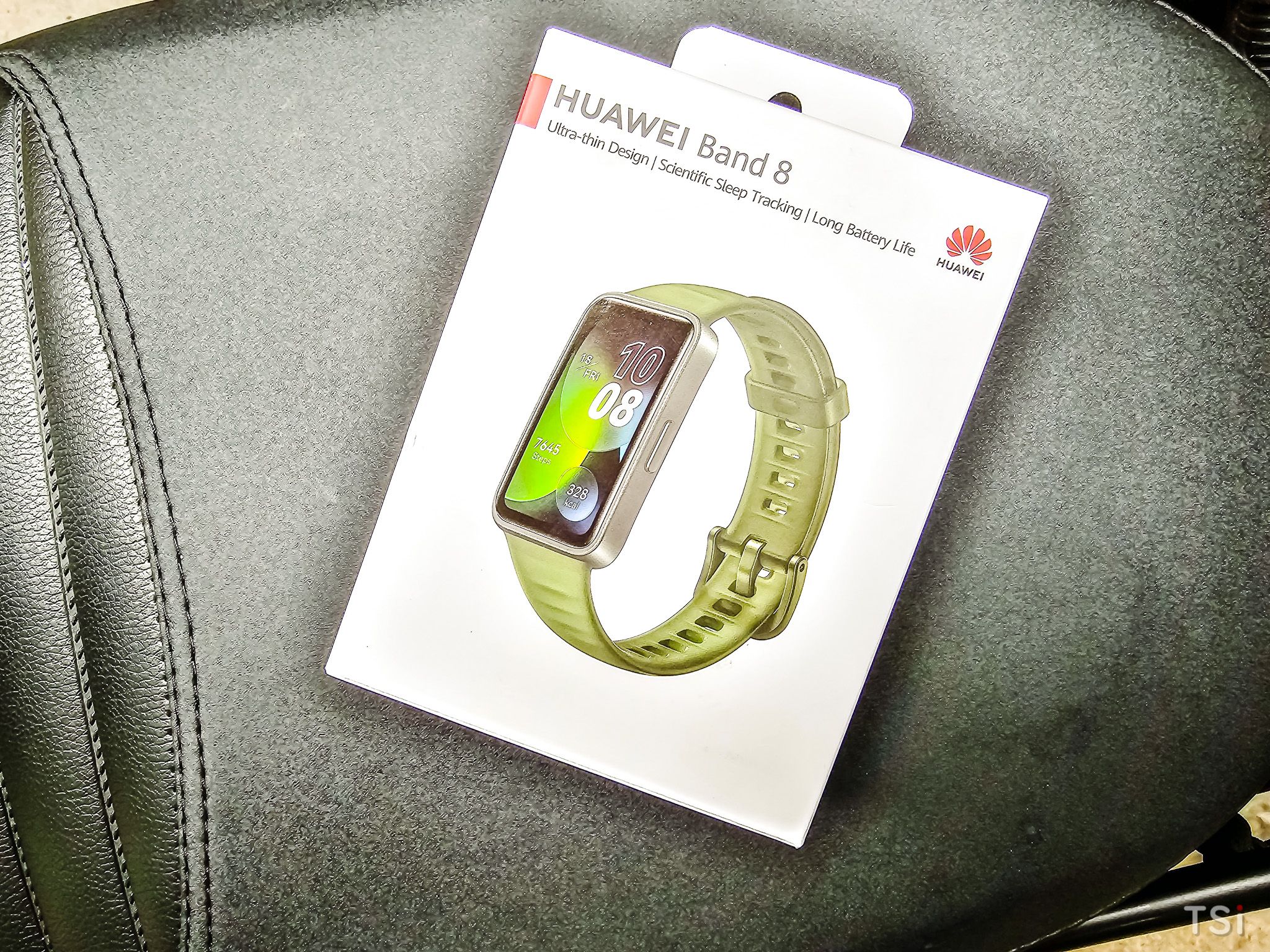 Mở hộp vòng đeo tay thông minh Huawei Band 8