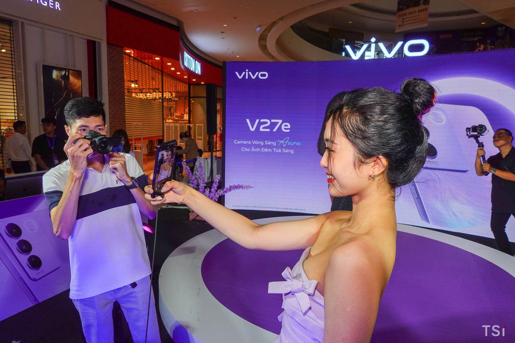 Vivo V27e lên kệ giá từ 9 triệu đồng