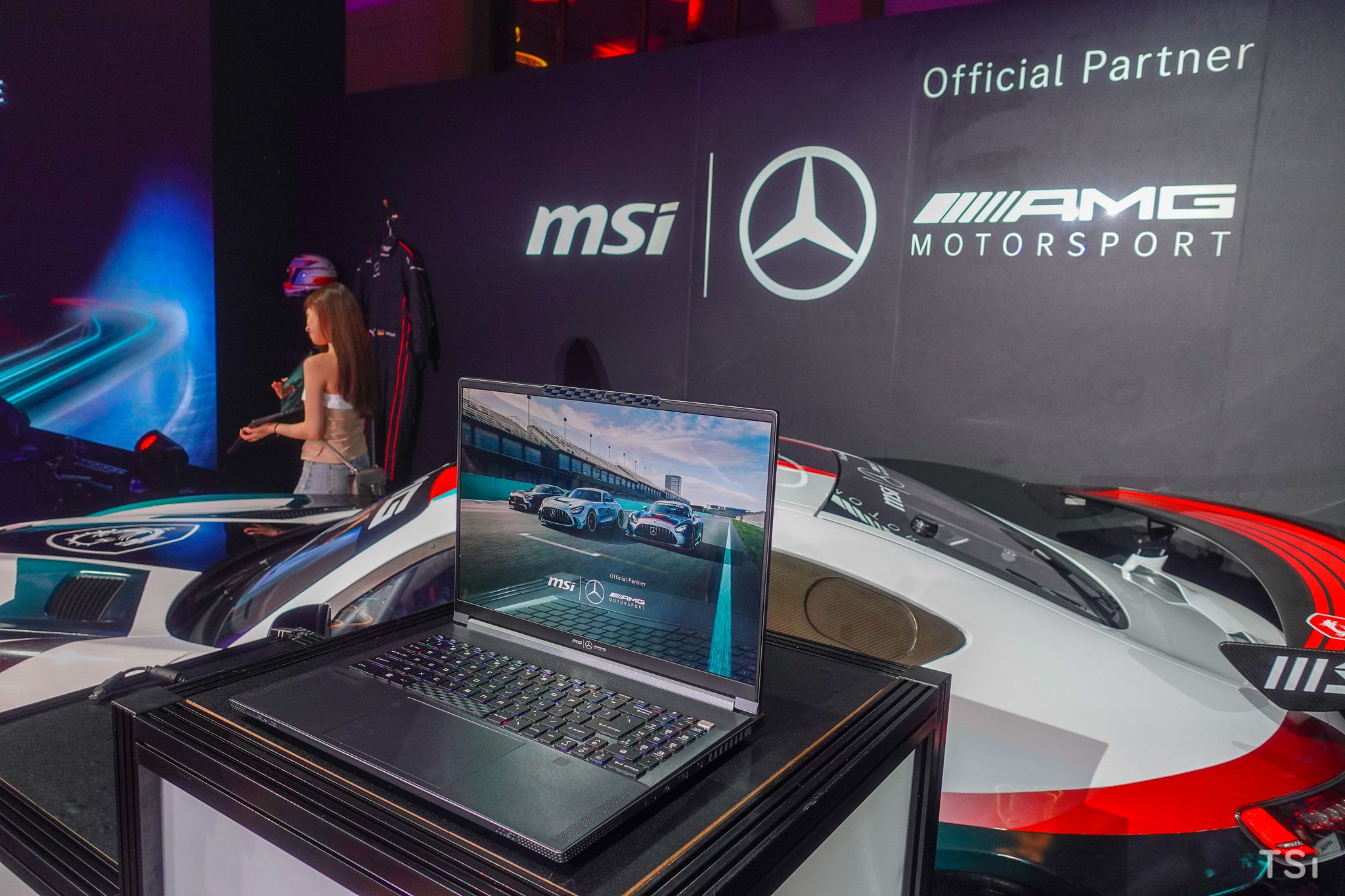 MSI hợp tác cùng Mercedes-AMG ra mắt Stealth 16 Mercedes-AMG Motorsport