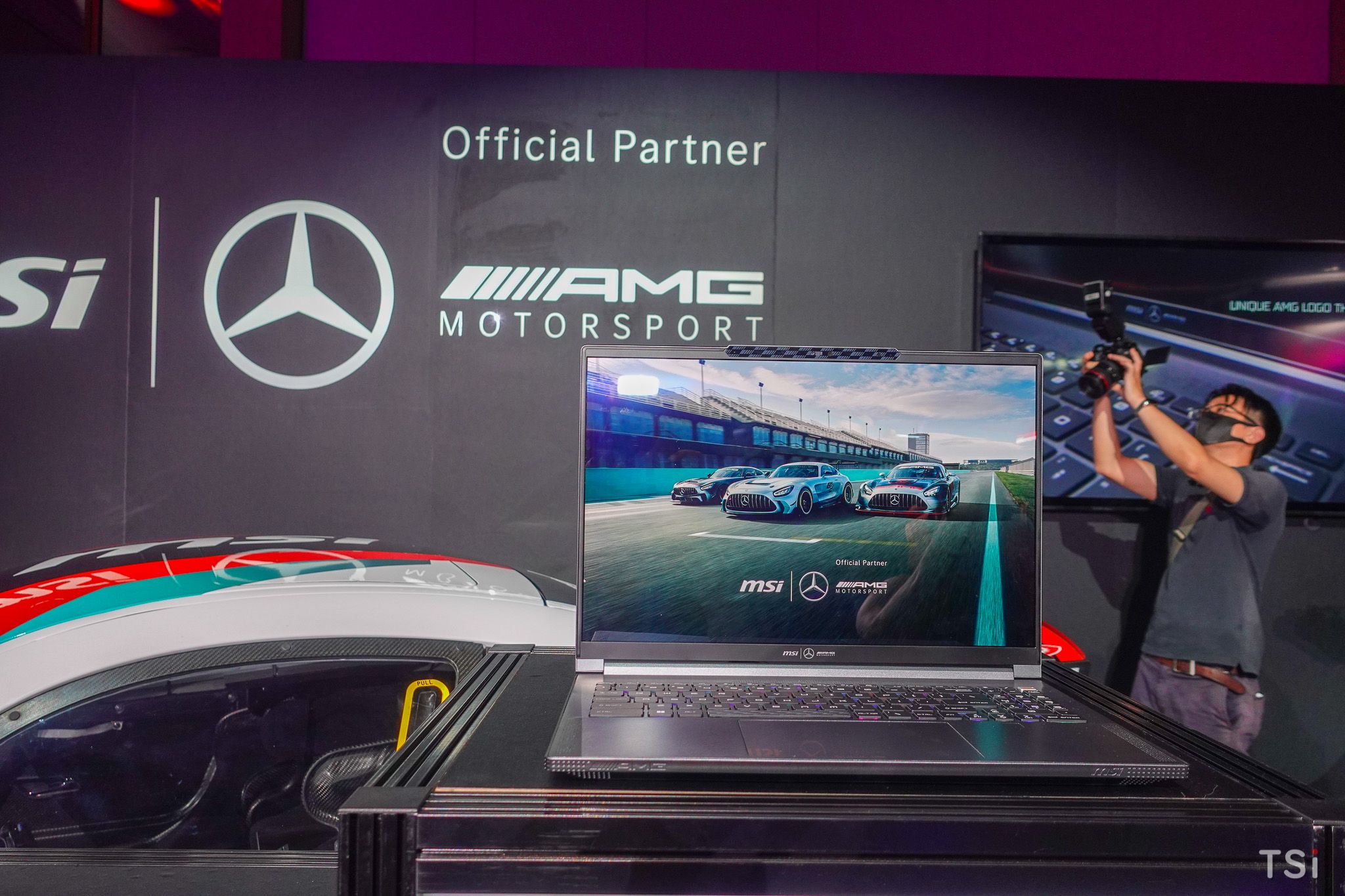 MSI hợp tác cùng Mercedes-AMG ra mắt Stealth 16 Mercedes-AMG Motorsport