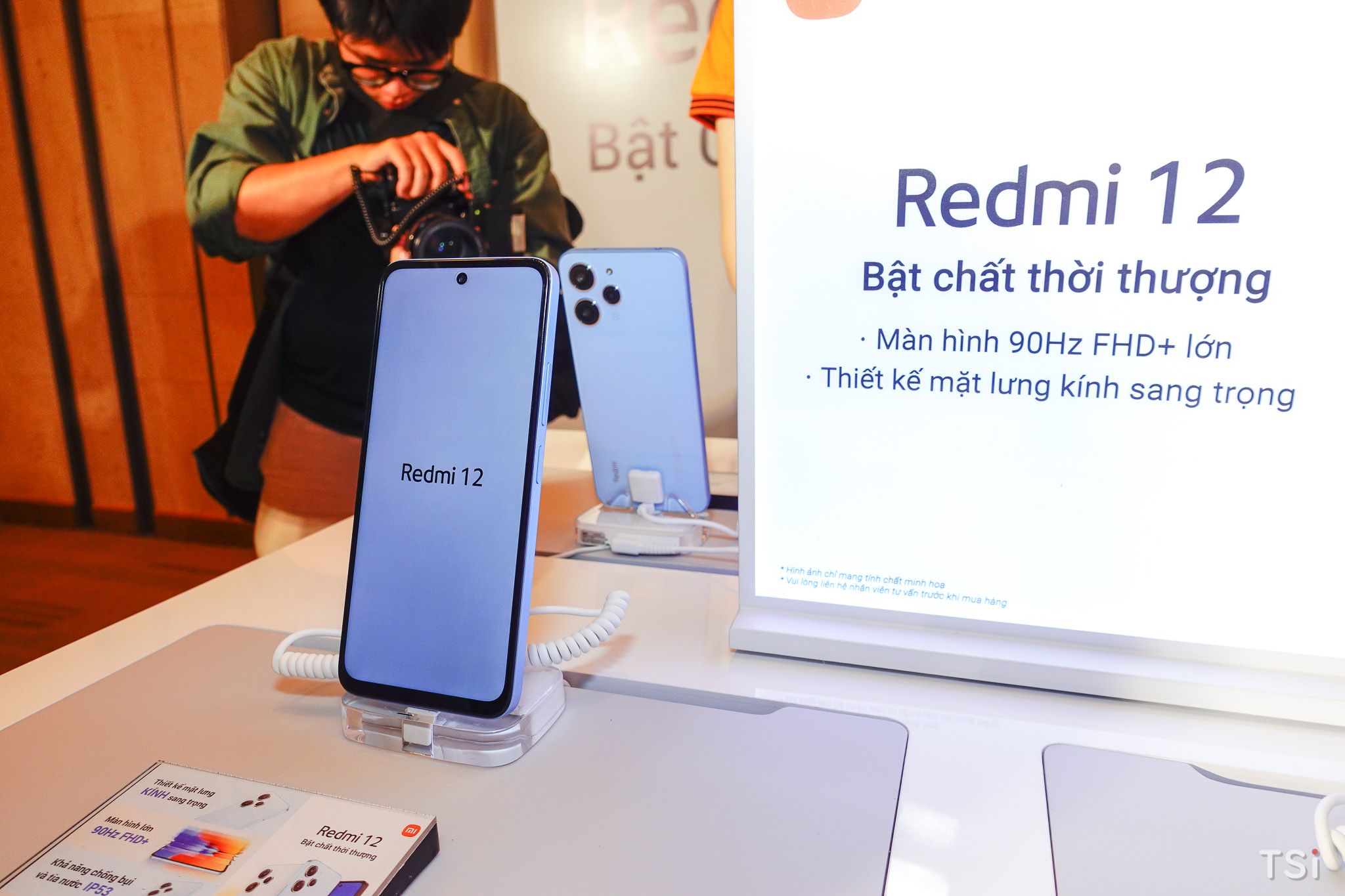 Xiaomi ký kết với Thế Giới Di Động, mở bán đặc biệt Redmi 12