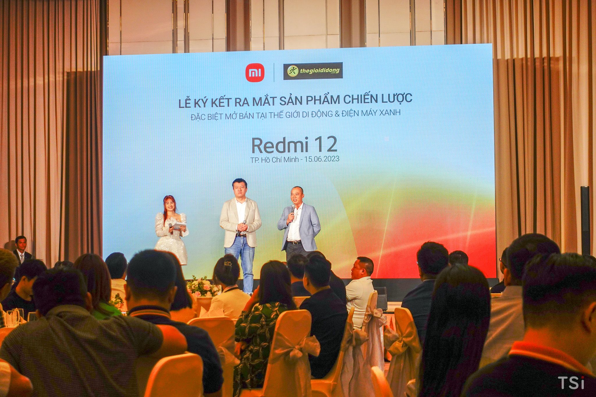 Xiaomi ký kết với Thế Giới Di Động, mở bán đặc biệt Redmi 12