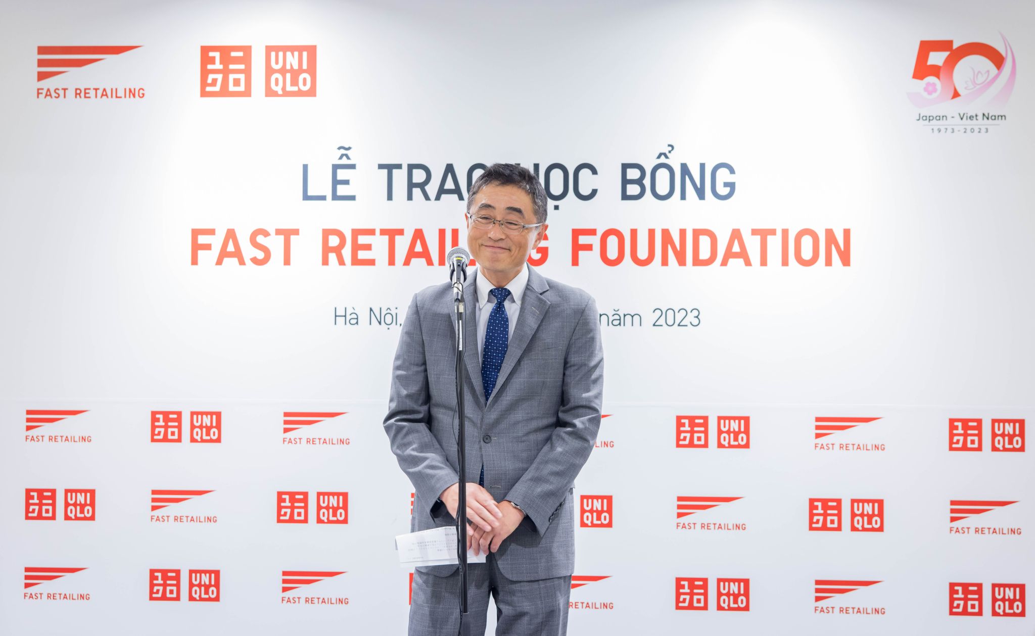 217194-fast-retailing-hoc-bong-bac-cu-nhan