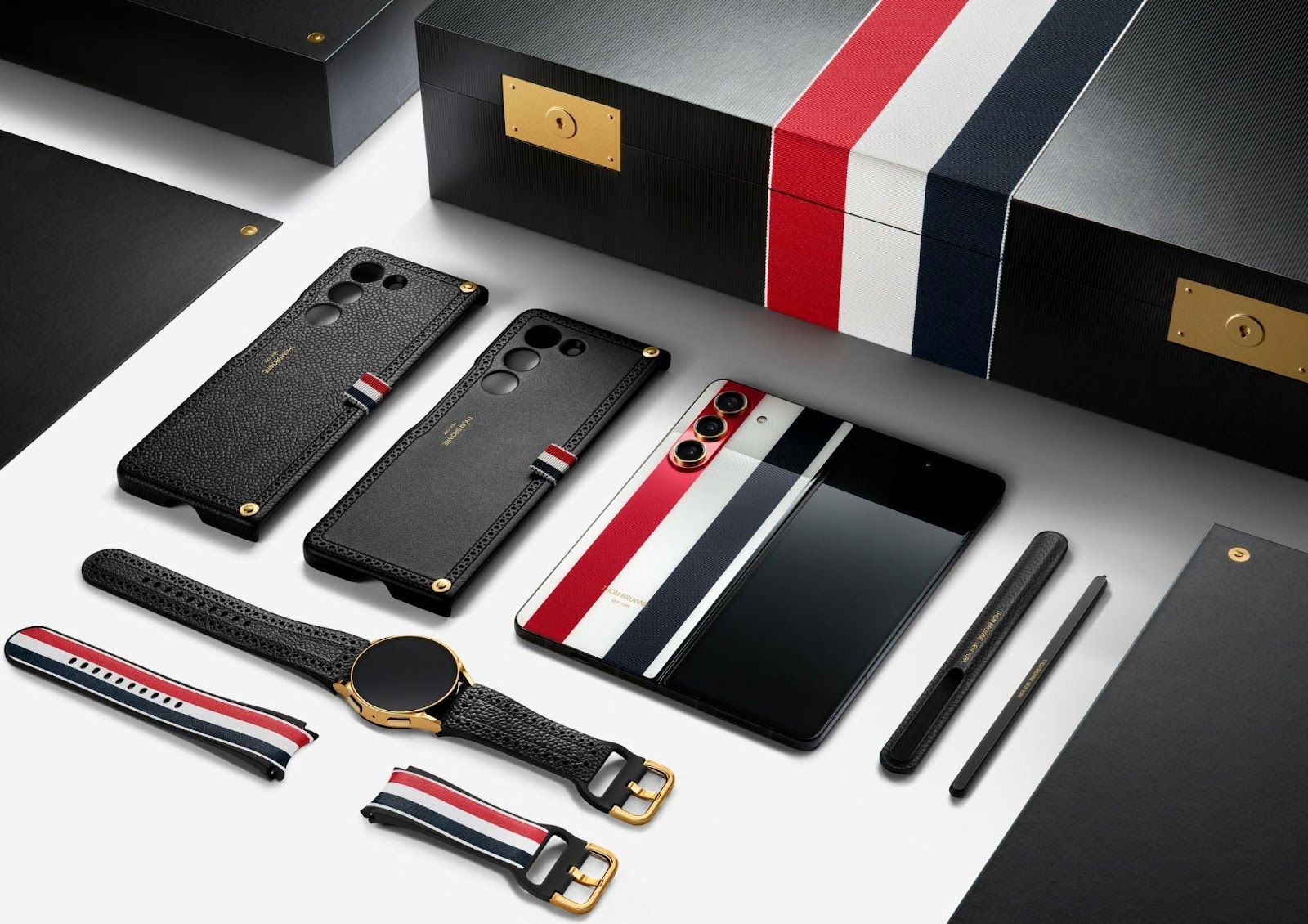 Samsung ra mắt phiên bản giới hạn Galaxy Z Fold5 Thom Browne