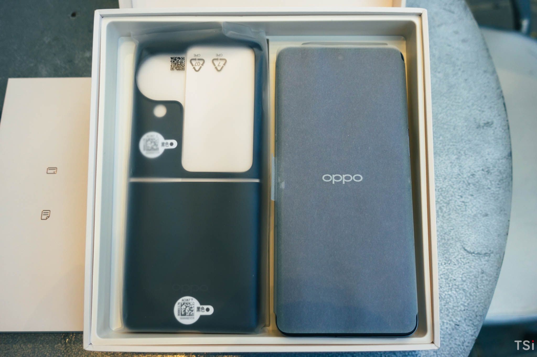 Mở hộp OPPO Find N3 và Find N3 Flip