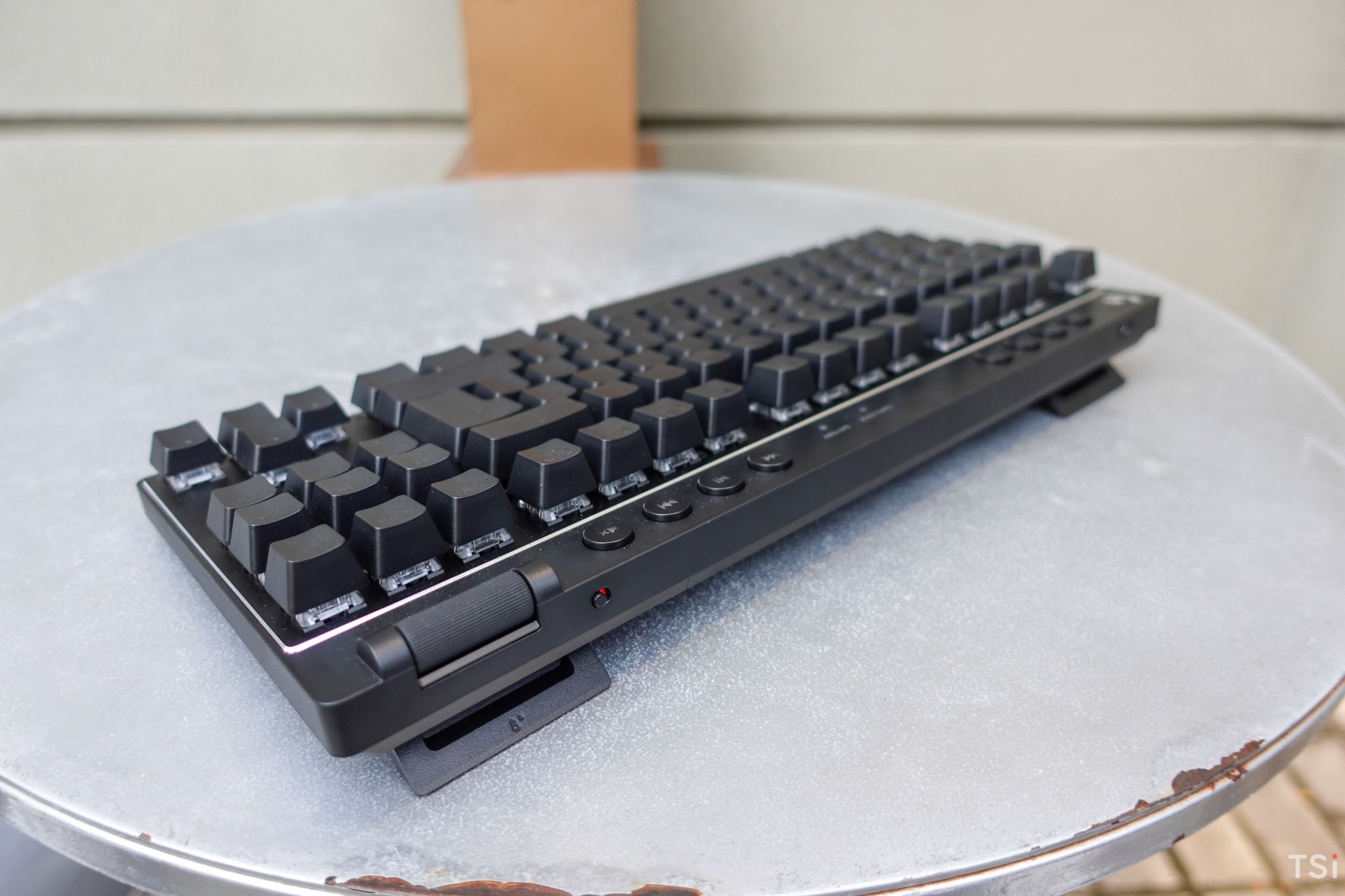 Logitech G Pro X TKL Lightspeed: đẹp, nhỏ gọn, hiệu năng tốt