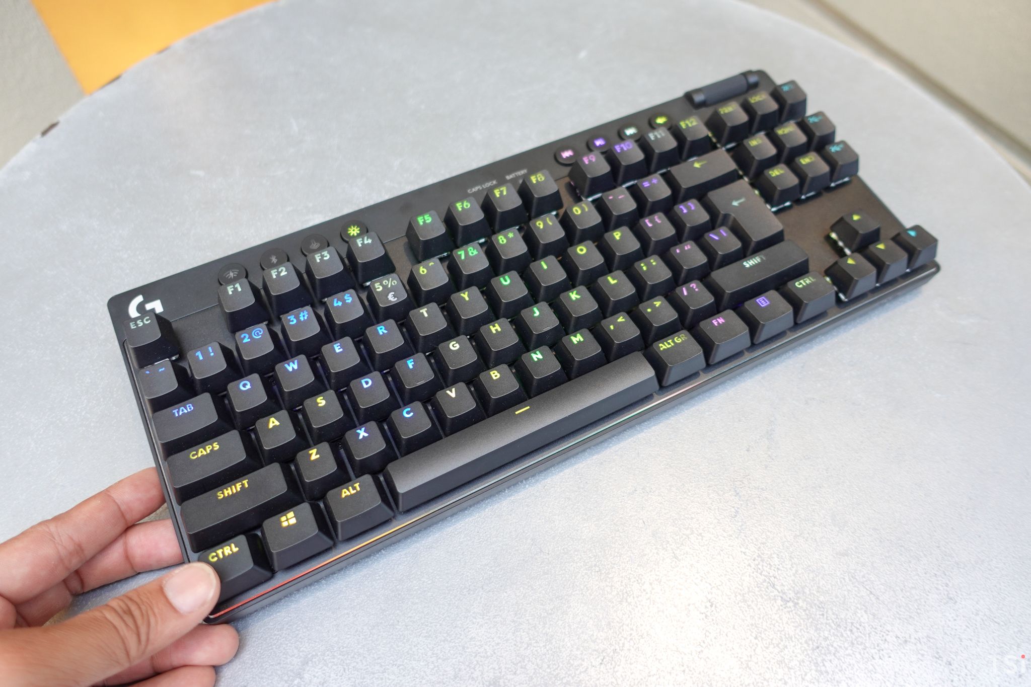 Logitech G Pro X TKL Lightspeed: đẹp, nhỏ gọn, hiệu năng tốt