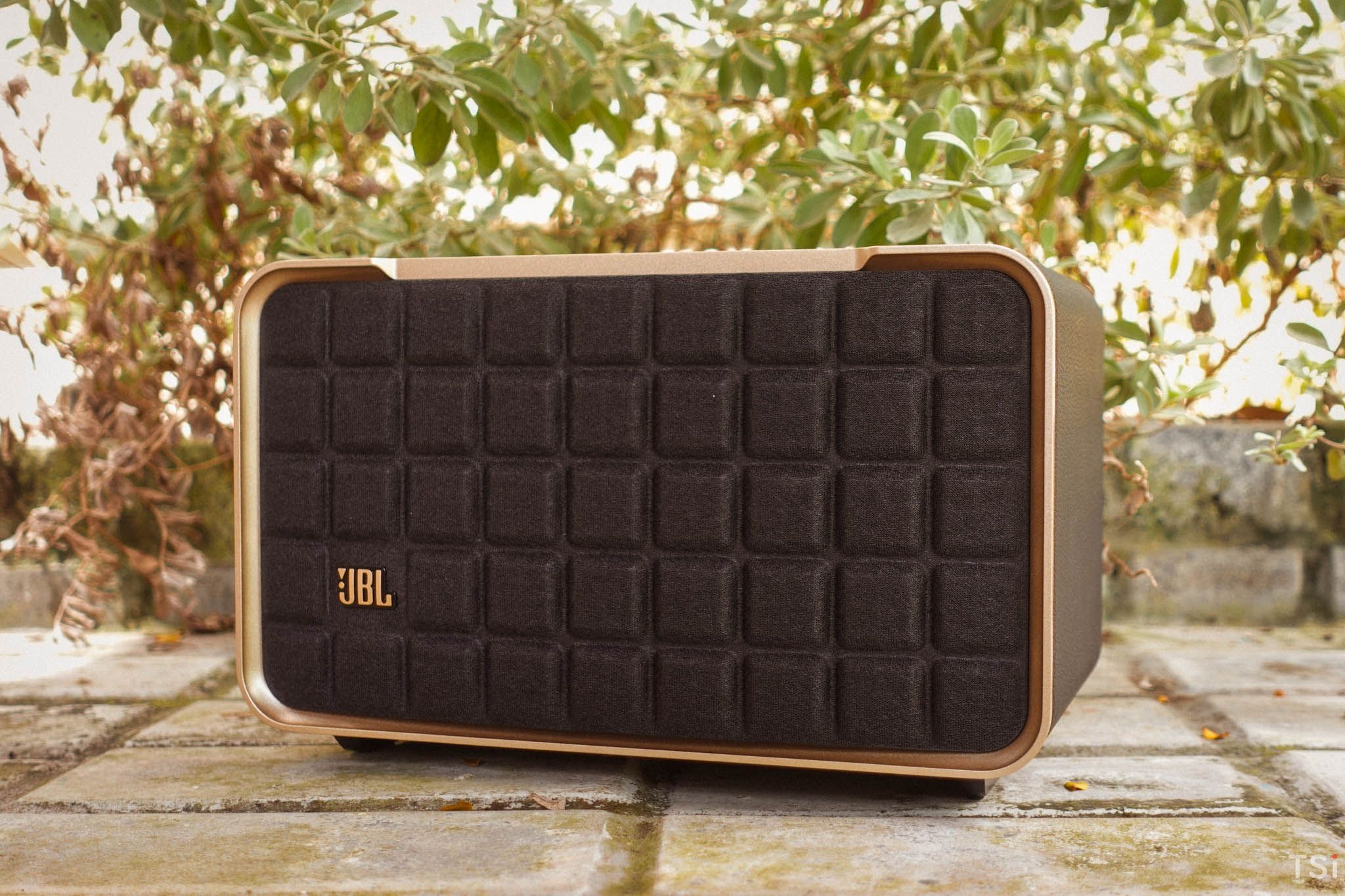 JBL Authentics 200: đẹp, âm thanh mạnh mẽ