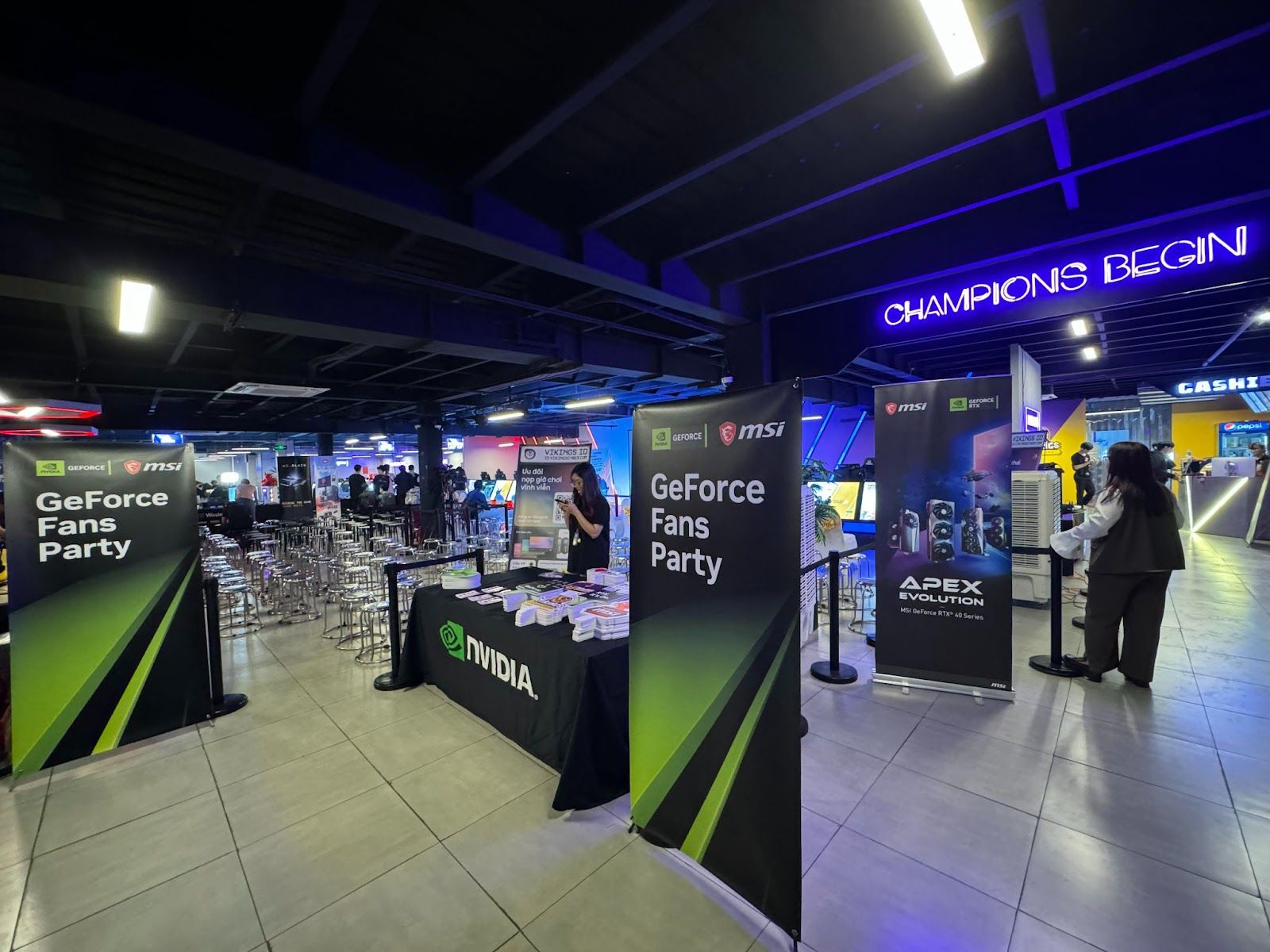 CEO NVIDIA bất ngờ xuất hiện tại sự kiện GeForce Fans Party