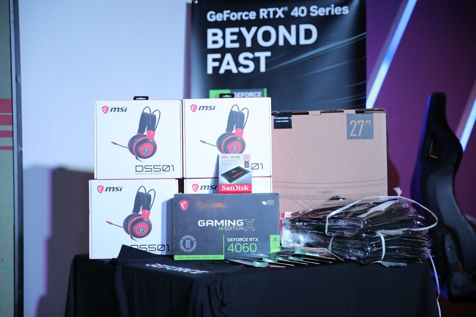 CEO NVIDIA bất ngờ xuất hiện tại sự kiện GeForce Fans Party