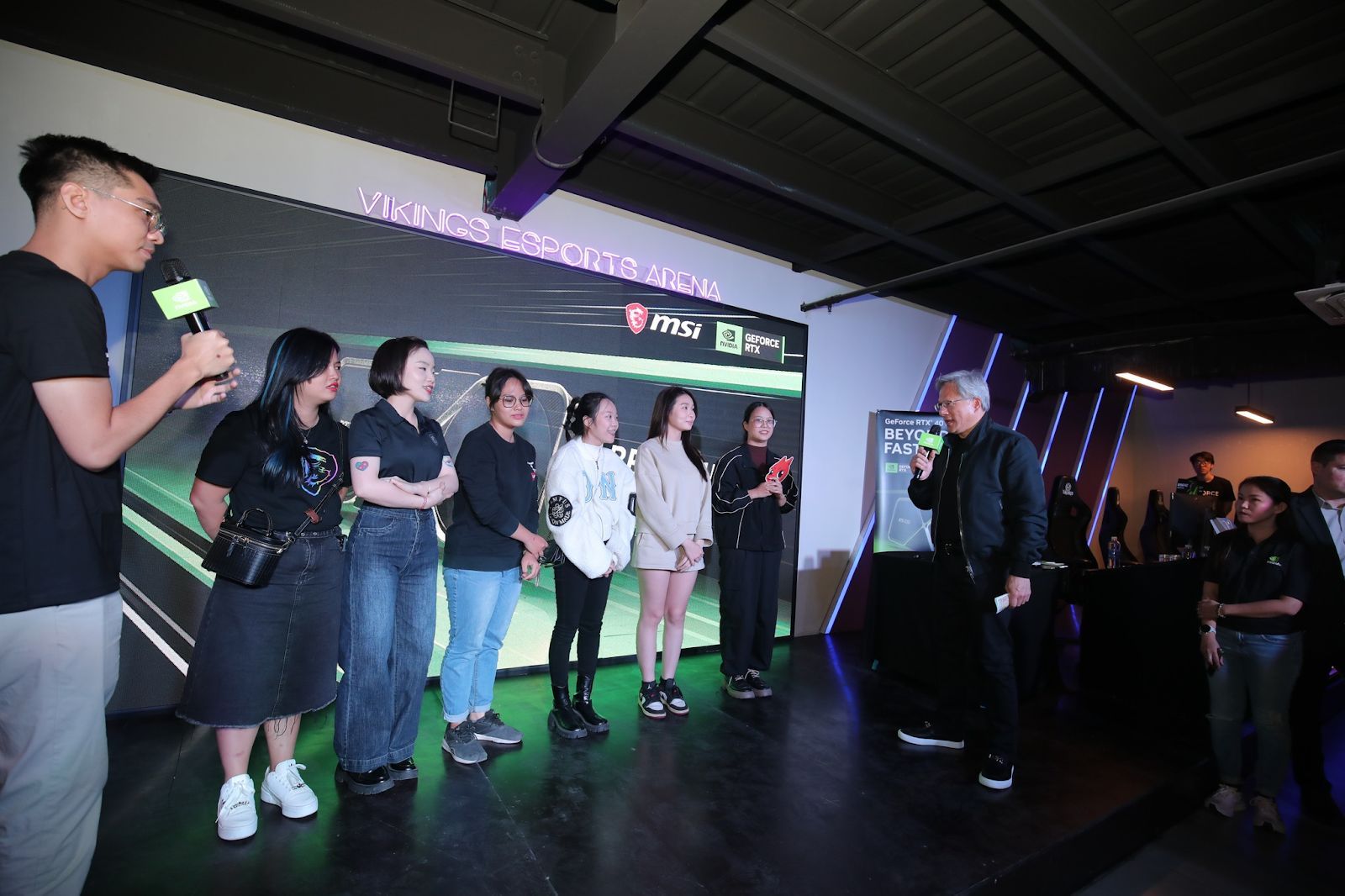 CEO NVIDIA bất ngờ xuất hiện tại sự kiện GeForce Fans Party