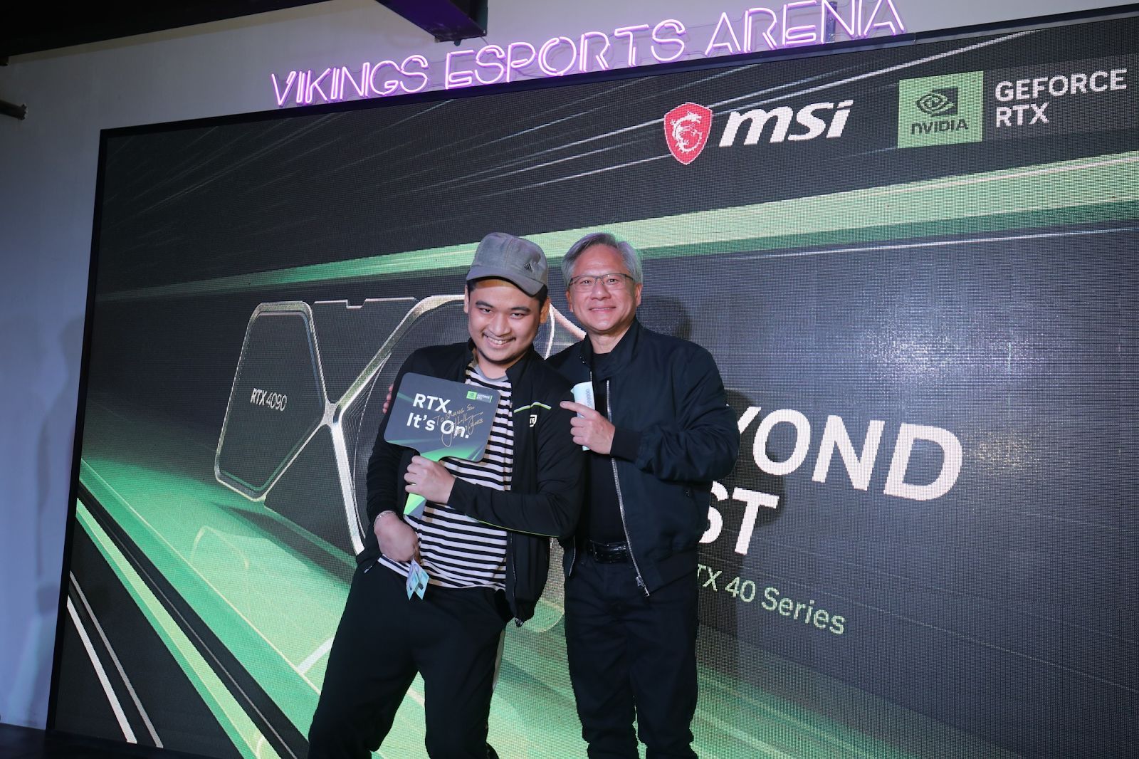 CEO NVIDIA bất ngờ xuất hiện tại sự kiện GeForce Fans Party