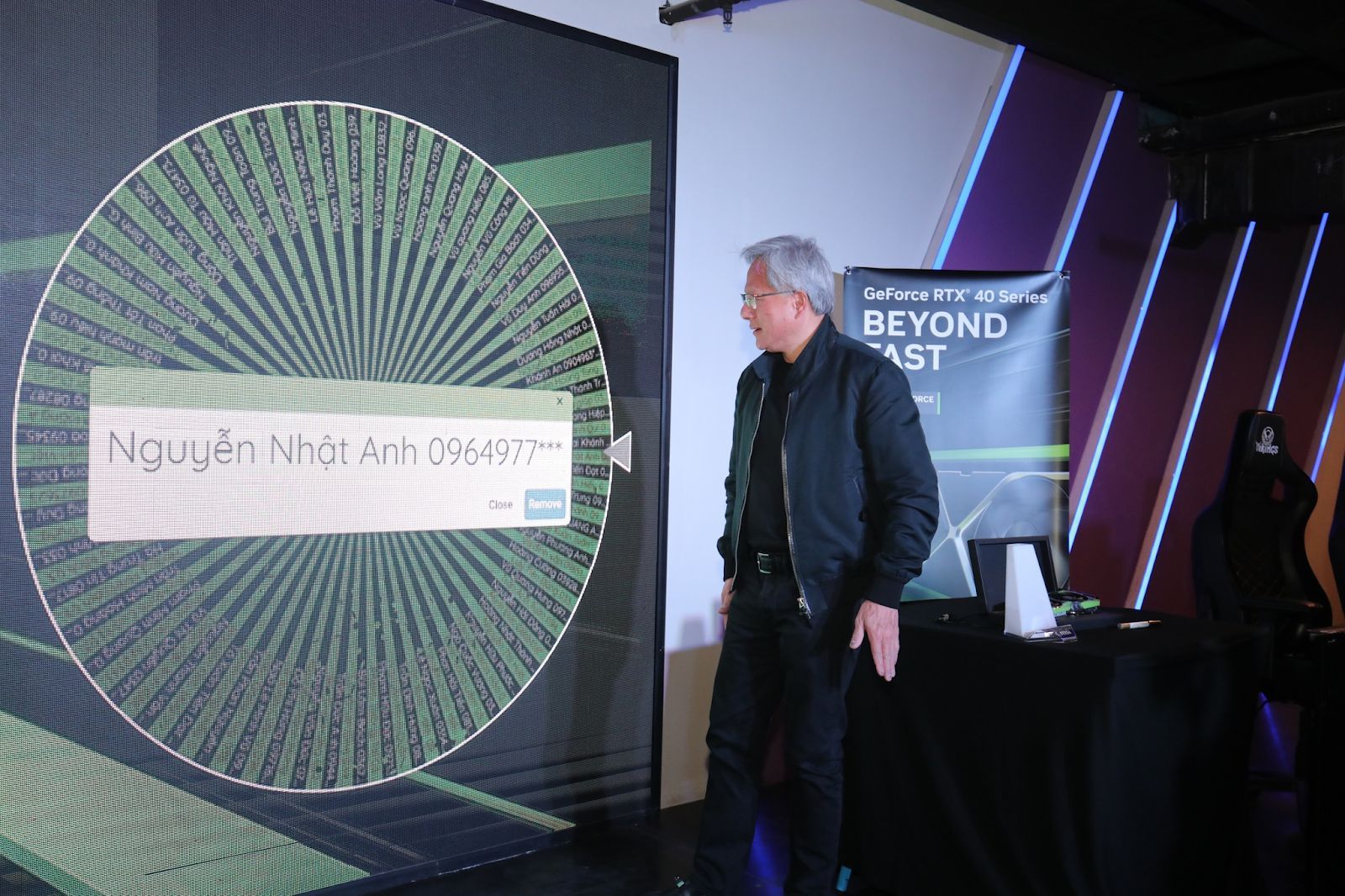 CEO NVIDIA bất ngờ xuất hiện tại sự kiện GeForce Fans Party