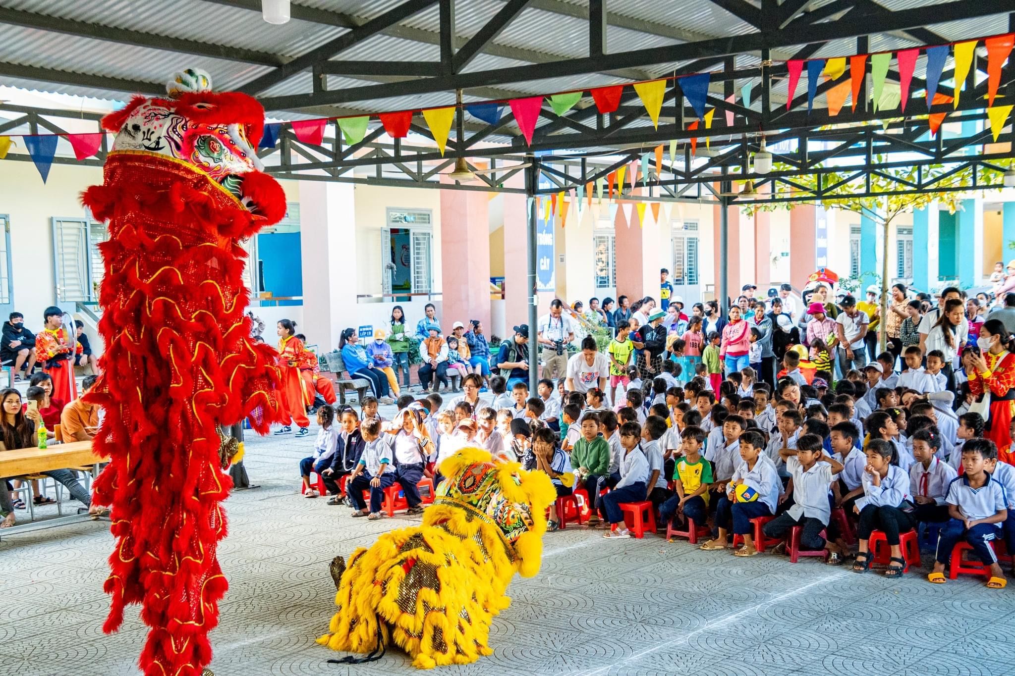 226385-help-portrait-vietnam-2023-nam-thu-12