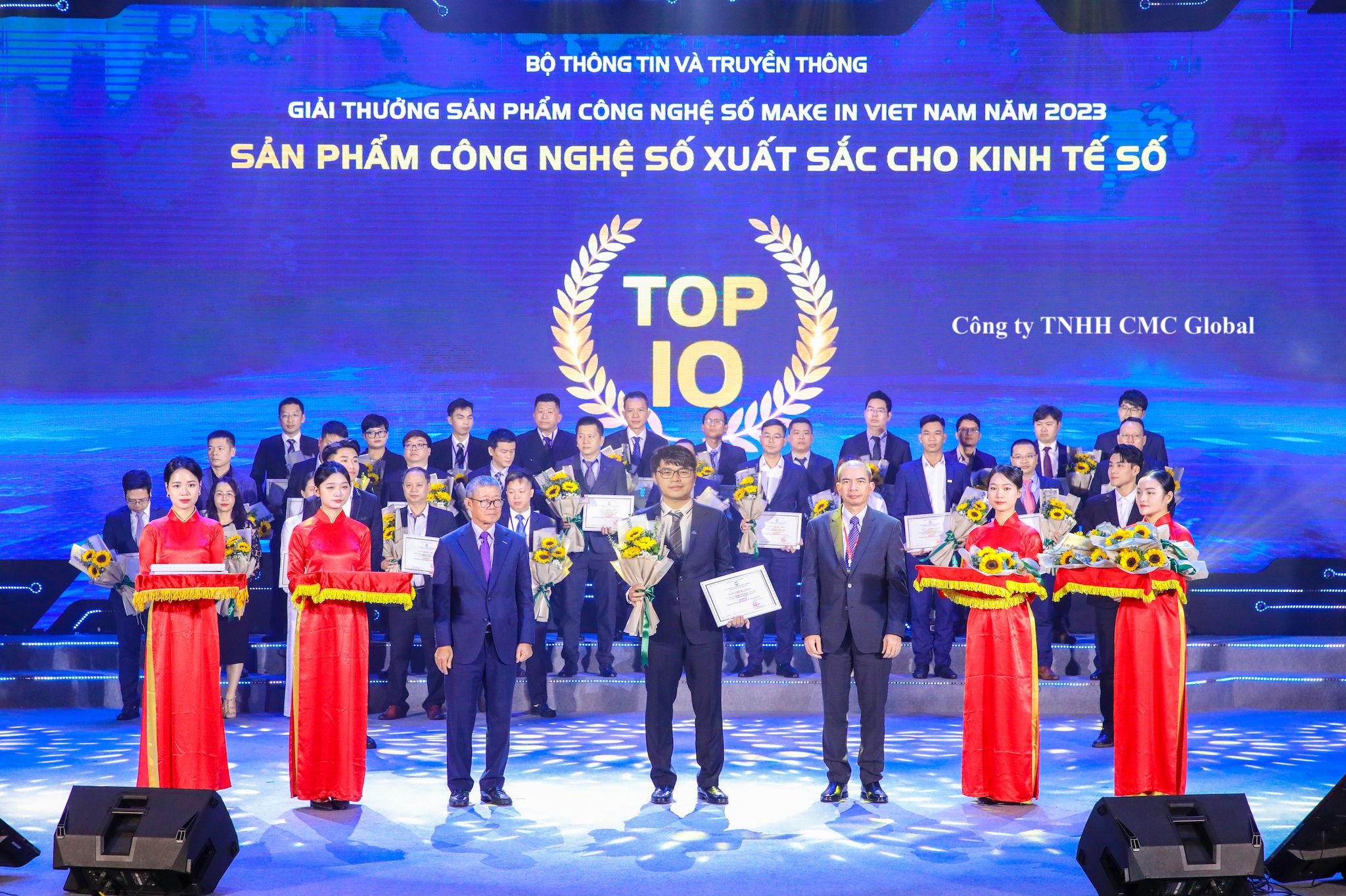 CMC thắng lớn tại giải thưởng Make in Viet Nam 2023