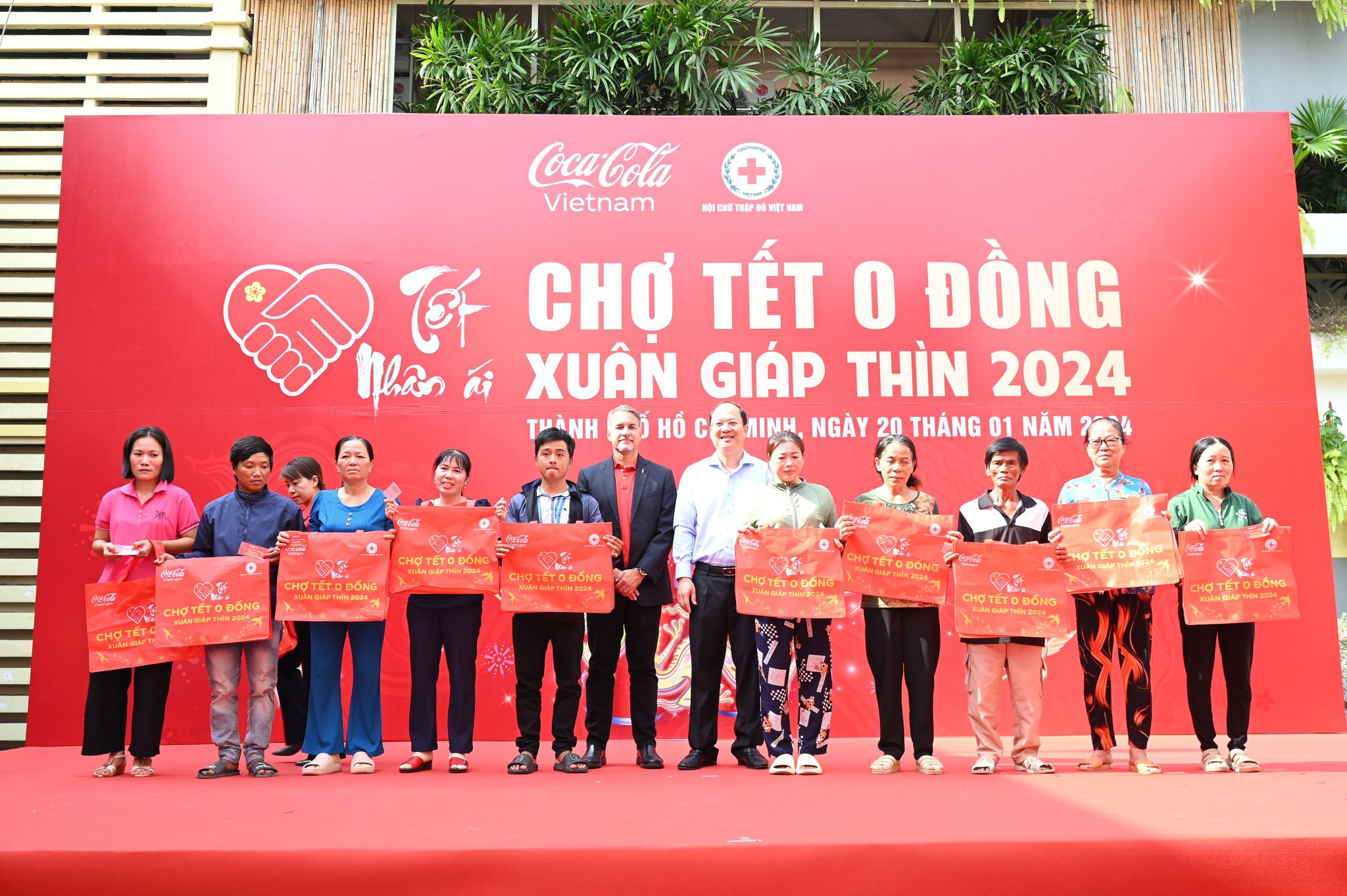 228535-coca-cola-gui-chuc-viet-nam-thinh-vuong