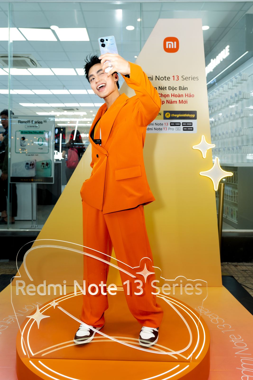 228553-redmi-note-13-25-000-don-1-tuan-mo-ban